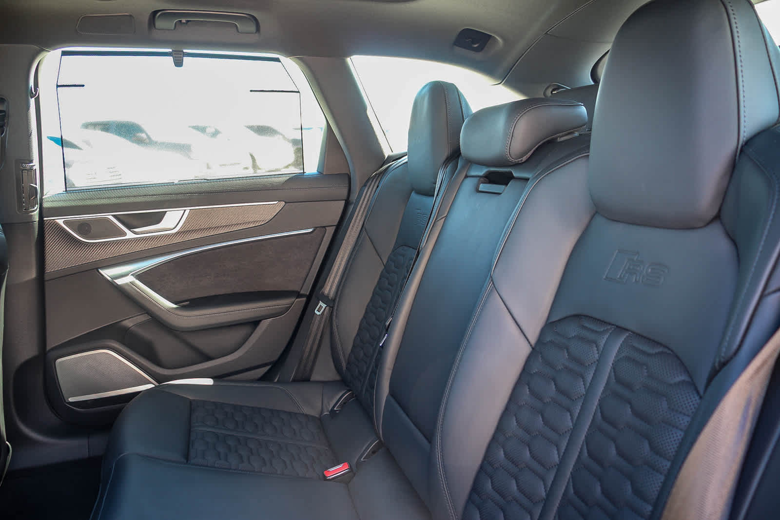 Thumbnail: 2025 Audi RS 6 - 24