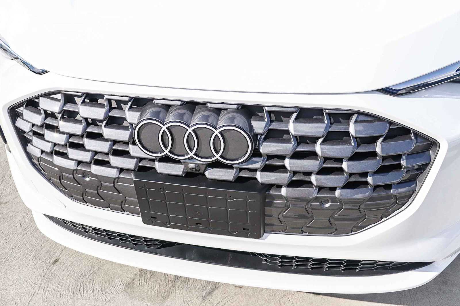 Thumbnail: 2025 Audi Q5 - 8