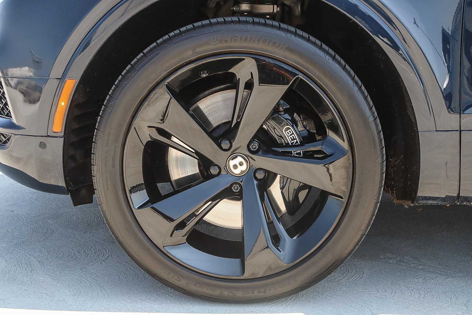 Thumbnail: 2019 Bentley Bentayga - 13