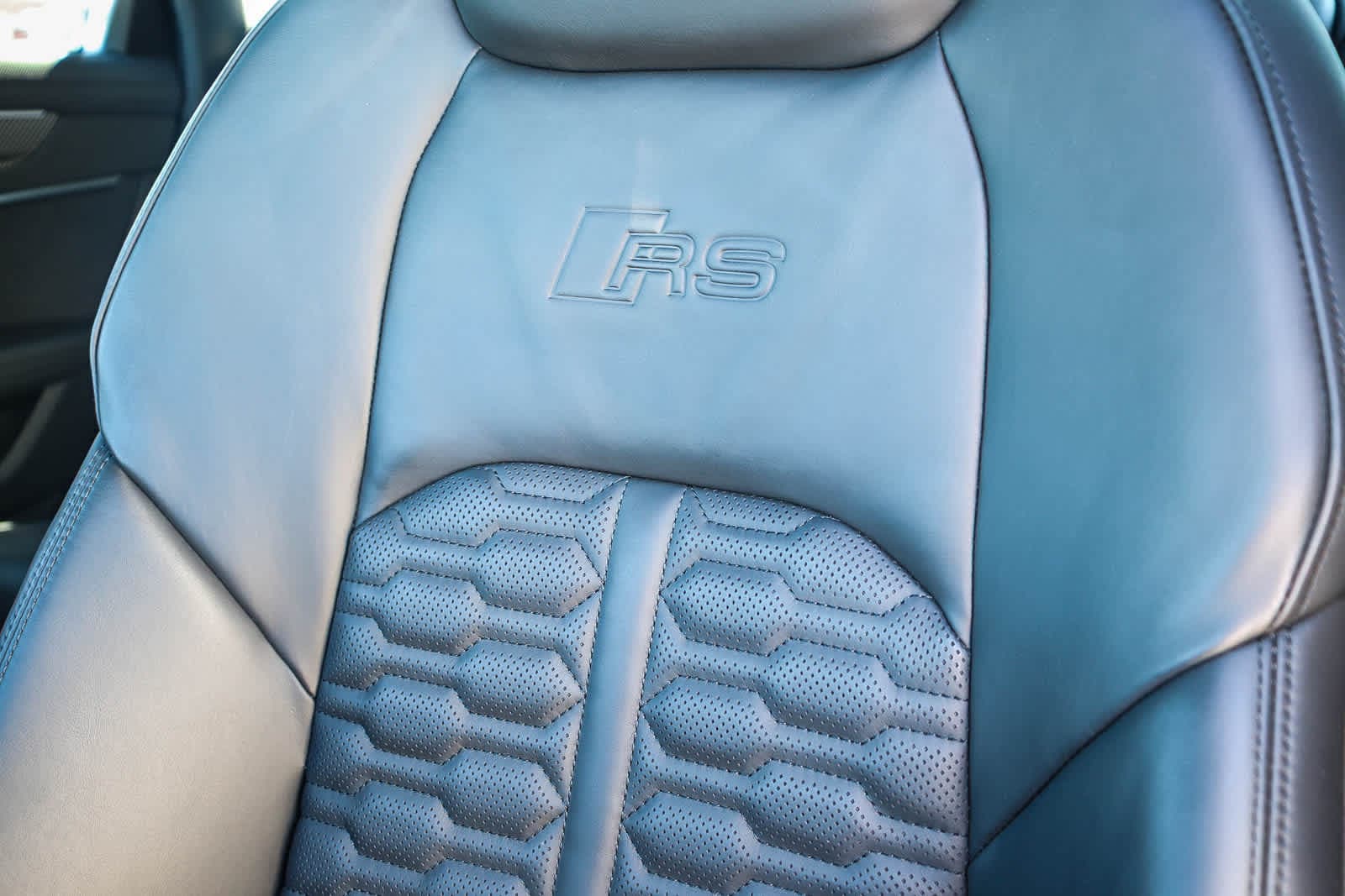 Thumbnail: 2025 Audi RS 6 - 40