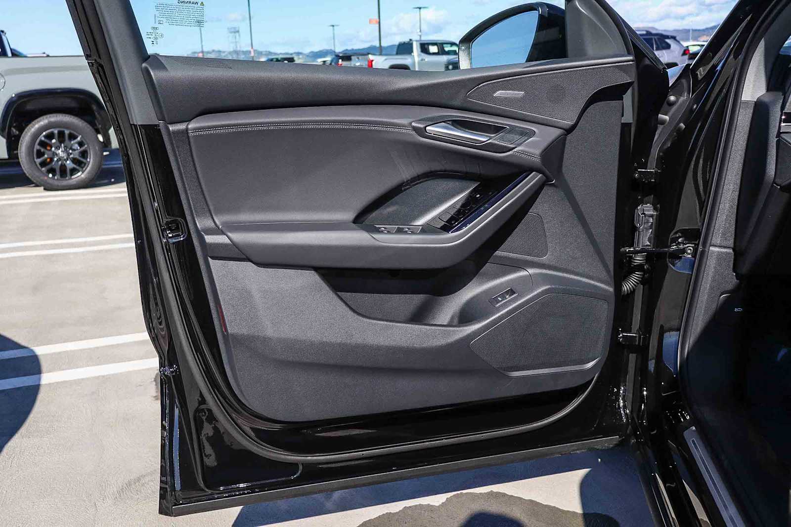 Thumbnail: 2025 Audi Q6 e-tron - 28