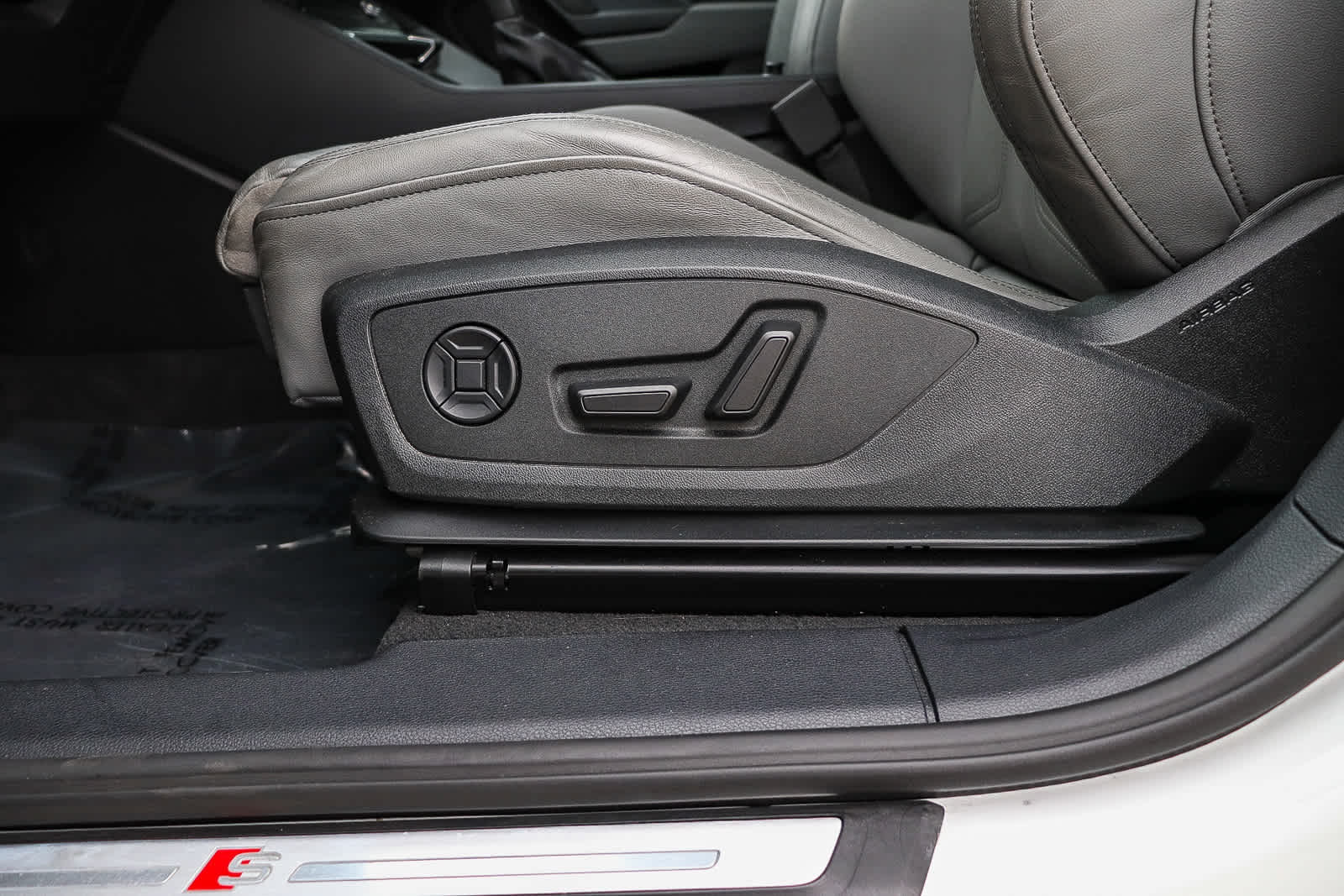 Thumbnail: 2023 Audi Q3 - 27