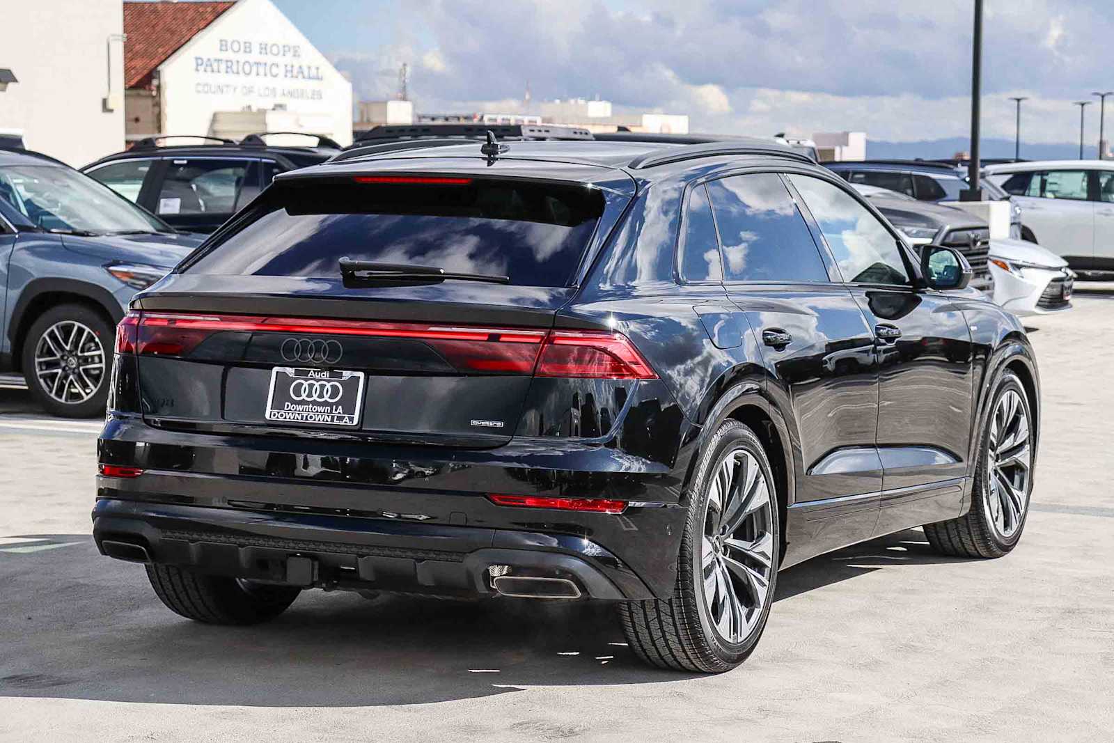 Thumbnail: 2026 Audi Q8 - 4