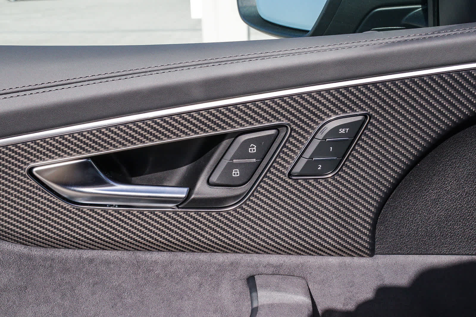 Thumbnail: 2025 Audi RS Q8 - 24