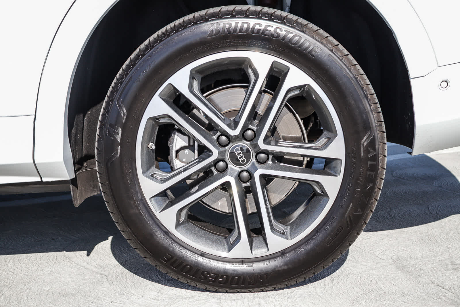 Thumbnail: 2025 Audi Q5 - 13