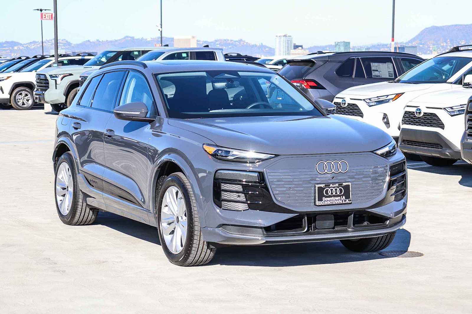 Thumbnail: 2025 Audi Q6 e-tron - 3