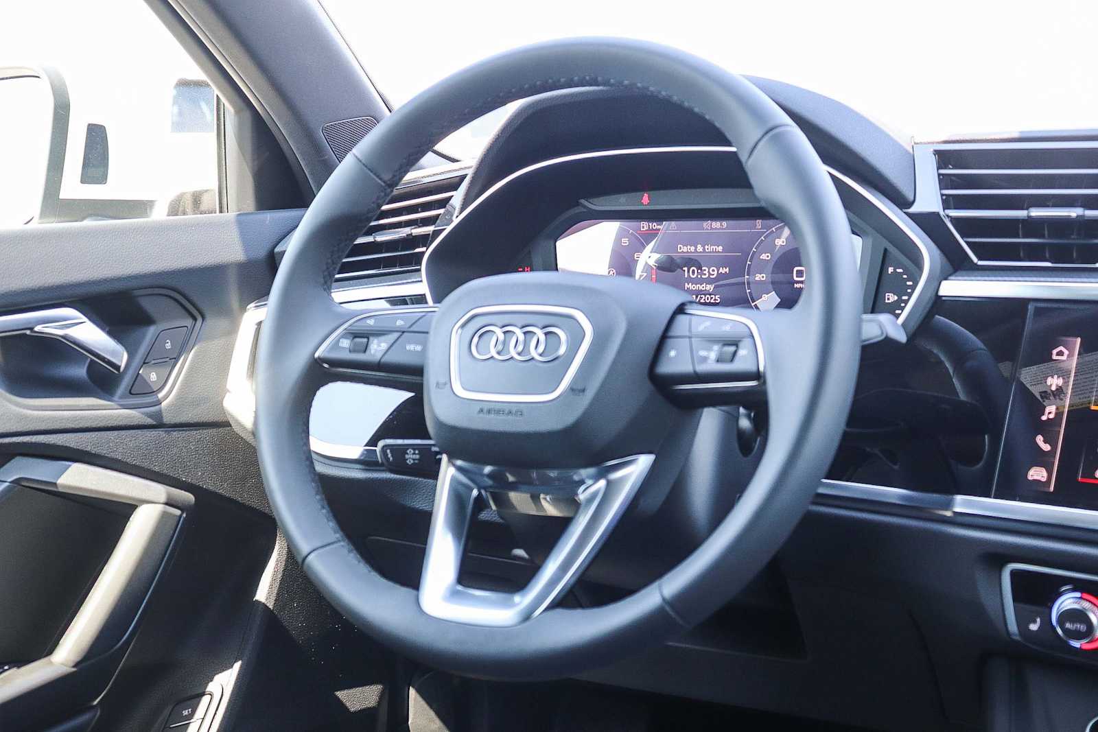 Thumbnail: 2025 Audi Q3 - 16