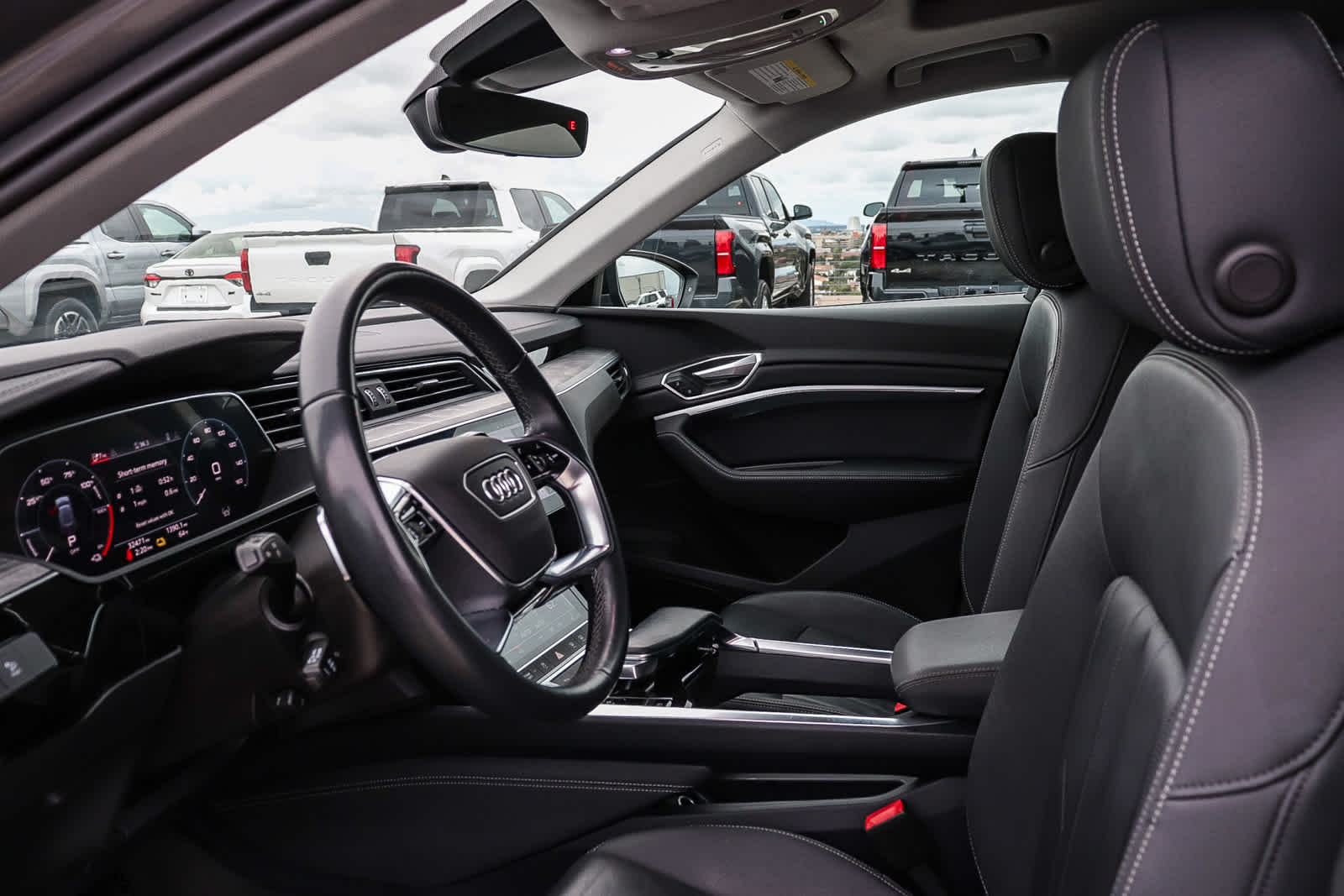 Thumbnail: 2022 Audi e-tron - 24