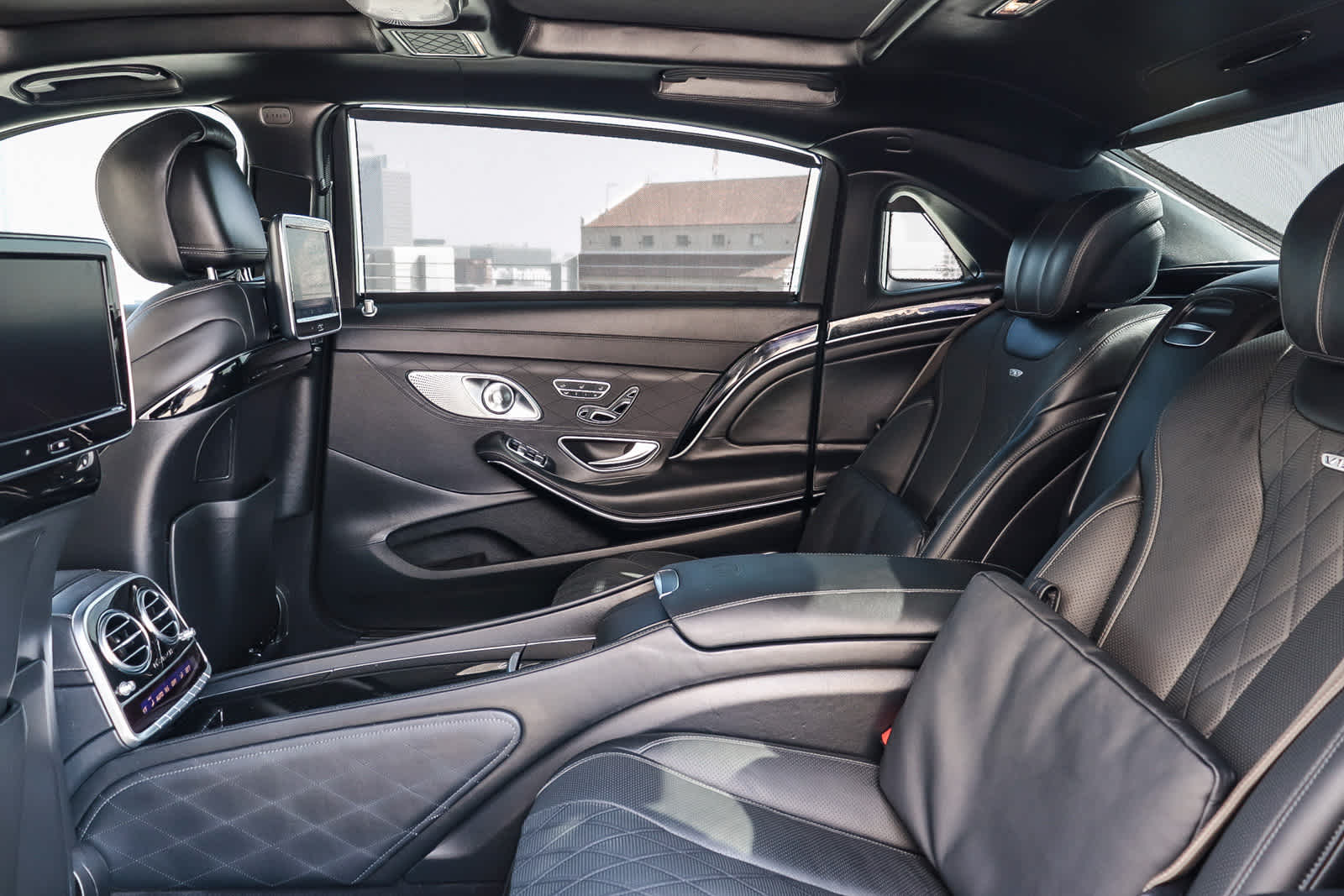 Thumbnail: 2016 Mercedes-Benz S-Class - 33