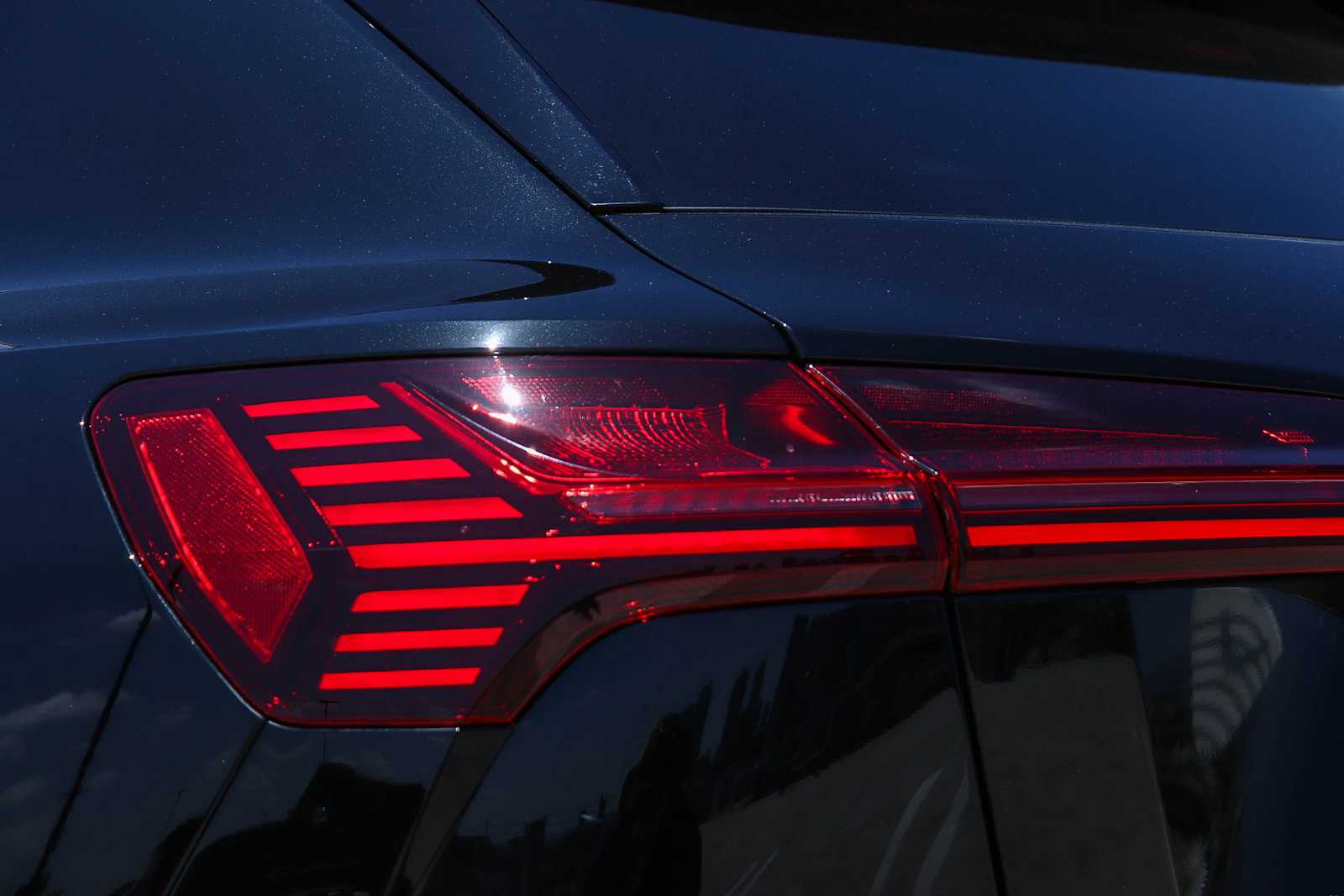 Thumbnail: 2023 Audi e-tron - 12