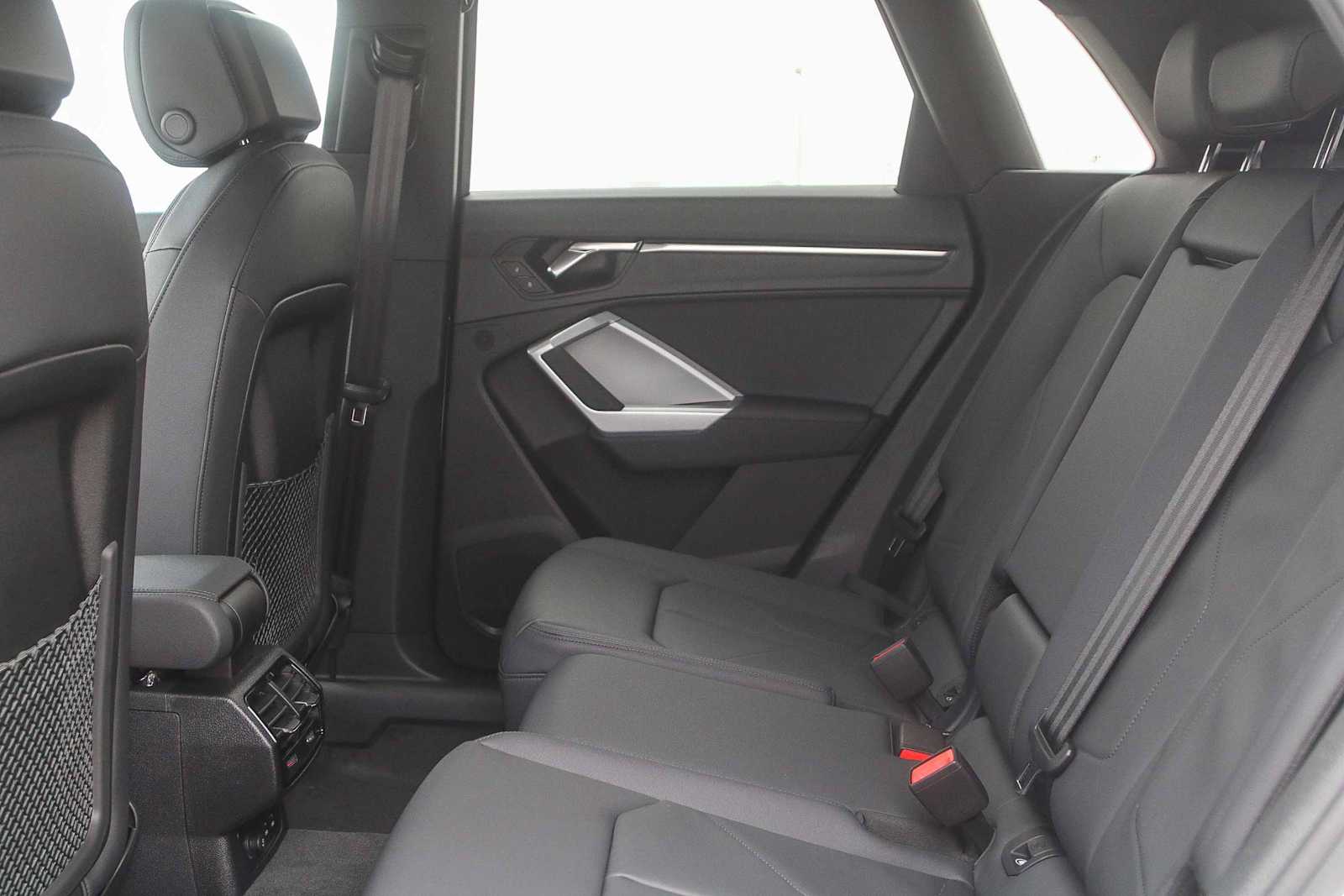 Thumbnail: 2025 Audi Q3 - 27