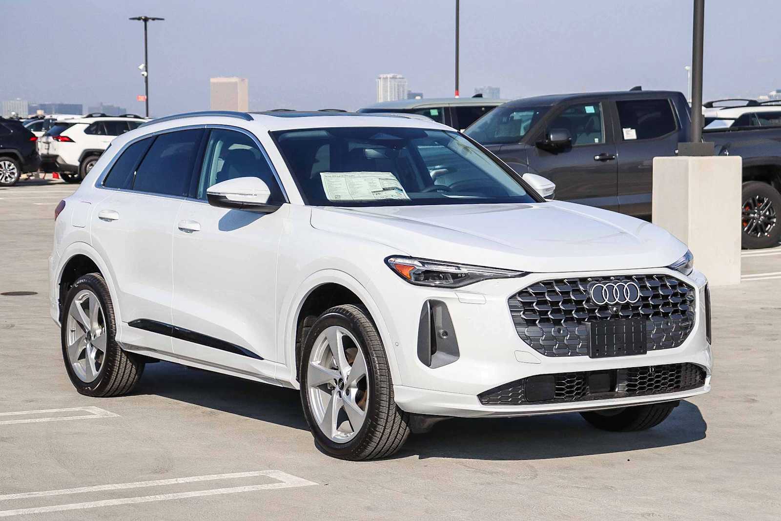 Thumbnail: 2025 Audi Q5 - 3