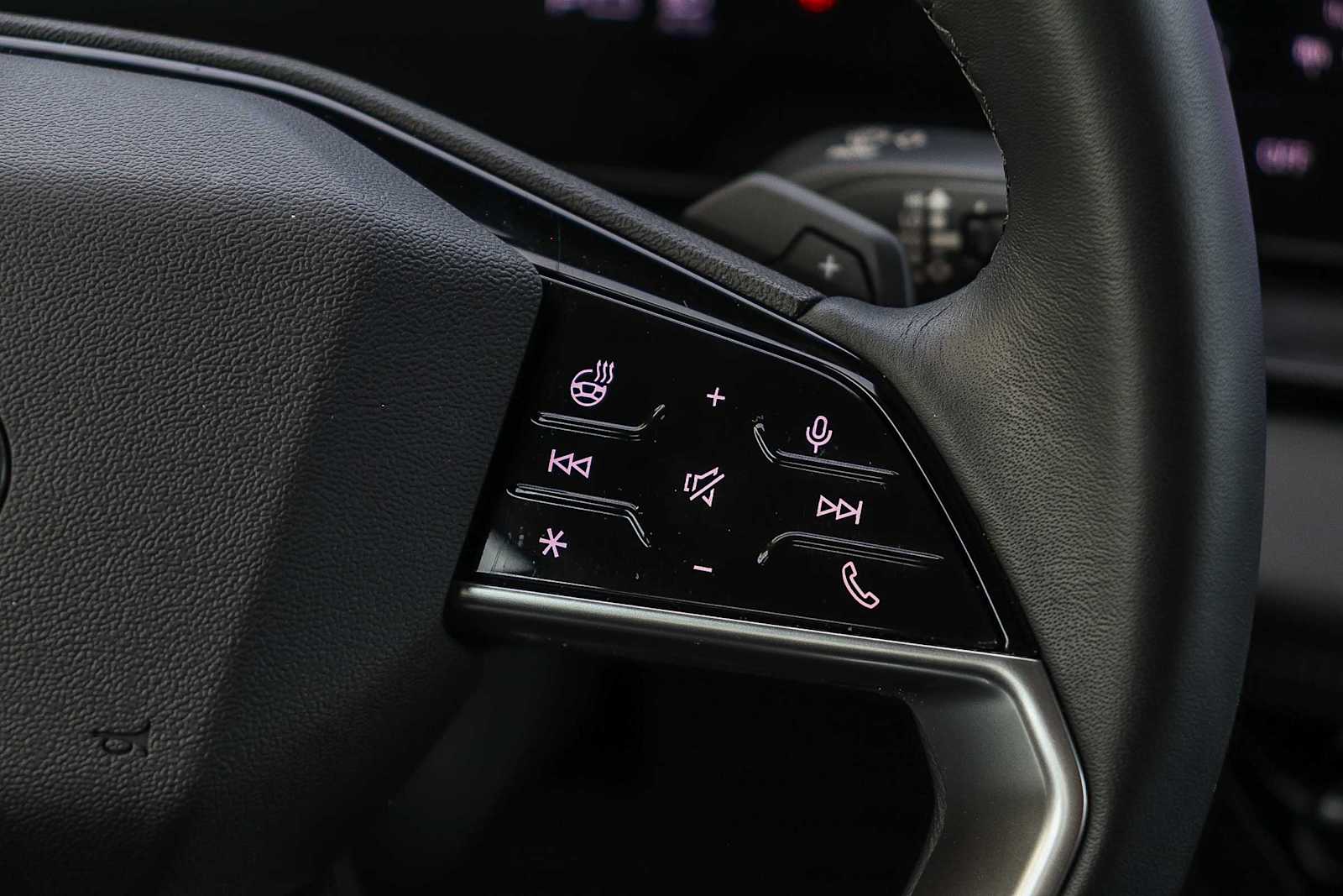 Thumbnail: 2025 Audi Q6 e-tron - 19