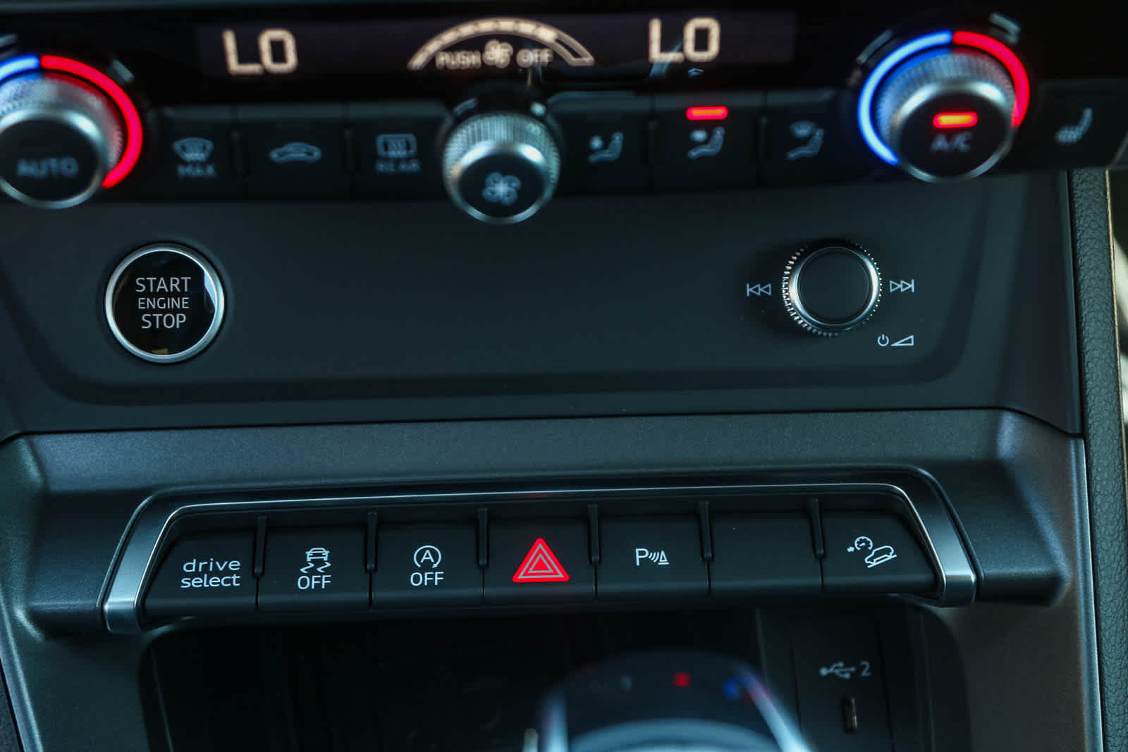 Thumbnail: 2025 Audi Q3 - 28