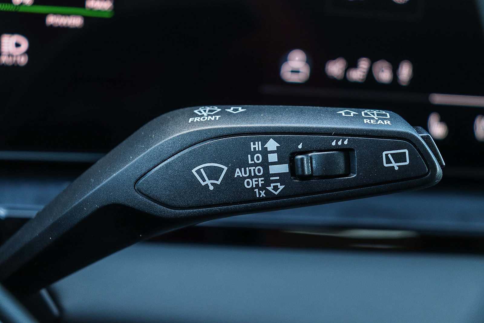 Thumbnail: 2025 Audi Q6 e-tron - 31