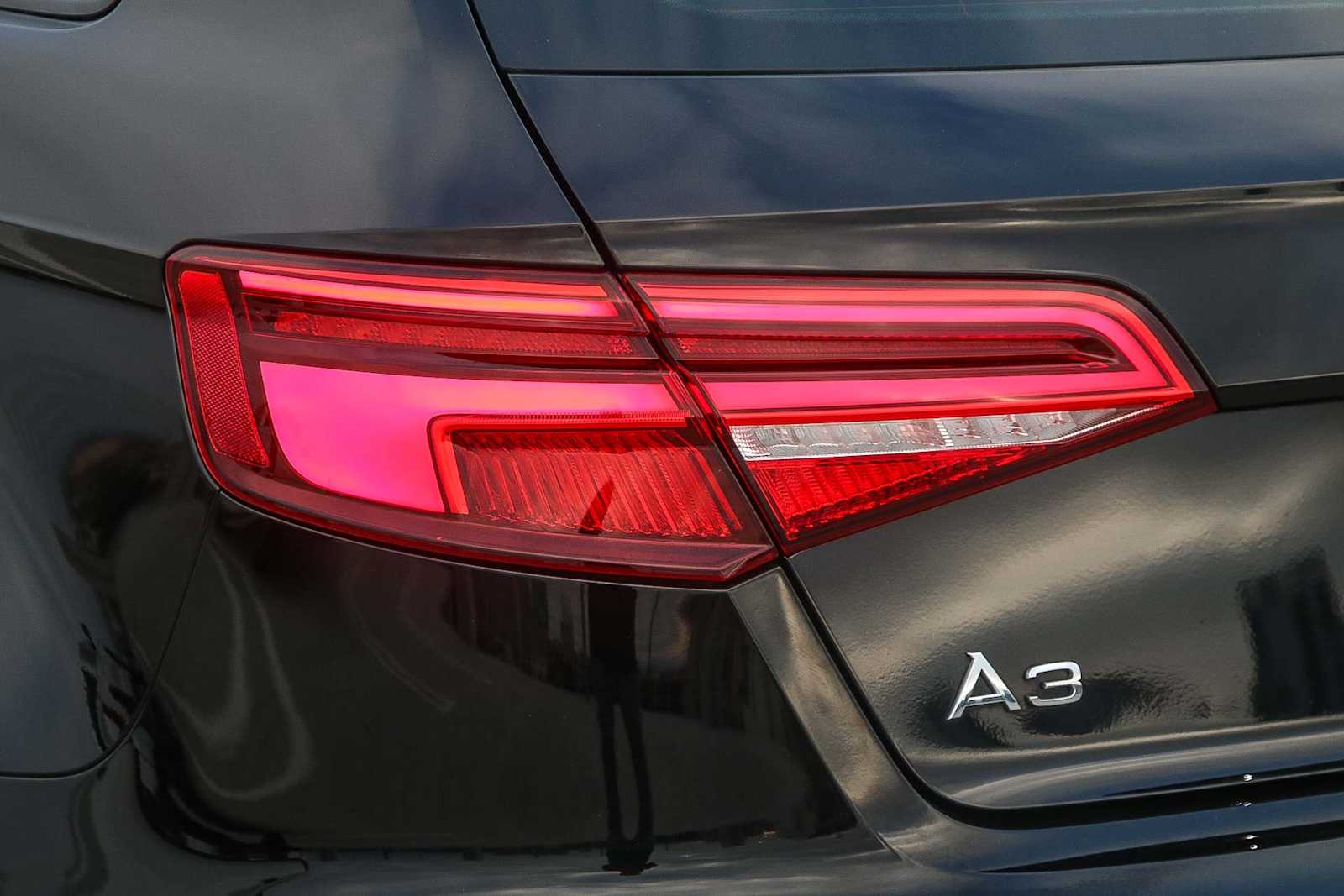 Thumbnail: 2018 Audi A3 e-tron - 9