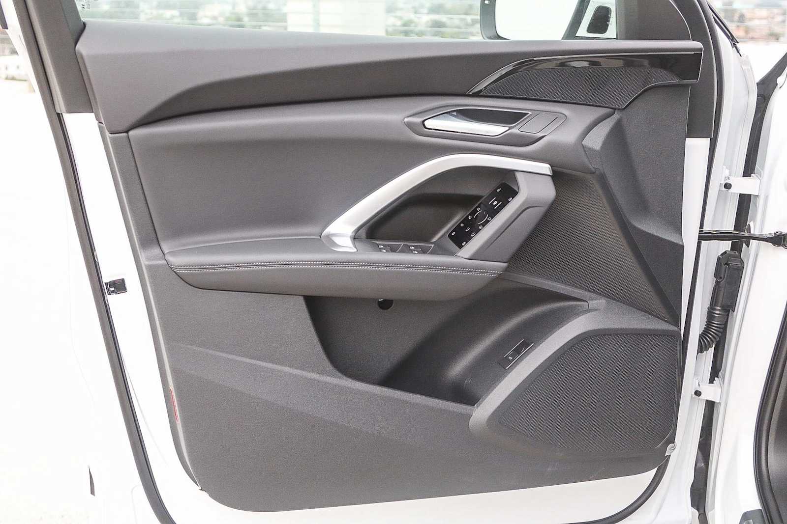 Thumbnail: 2025 Audi Q5 - 22