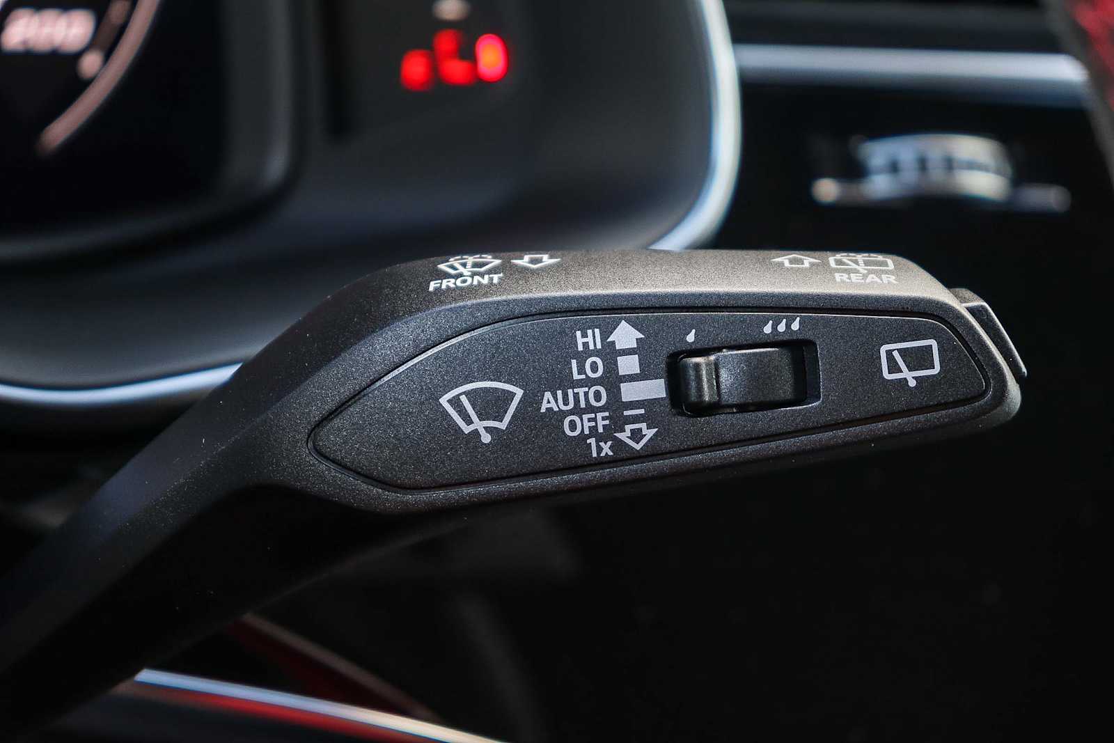 Thumbnail: 2026 Audi RS Q8 - 33