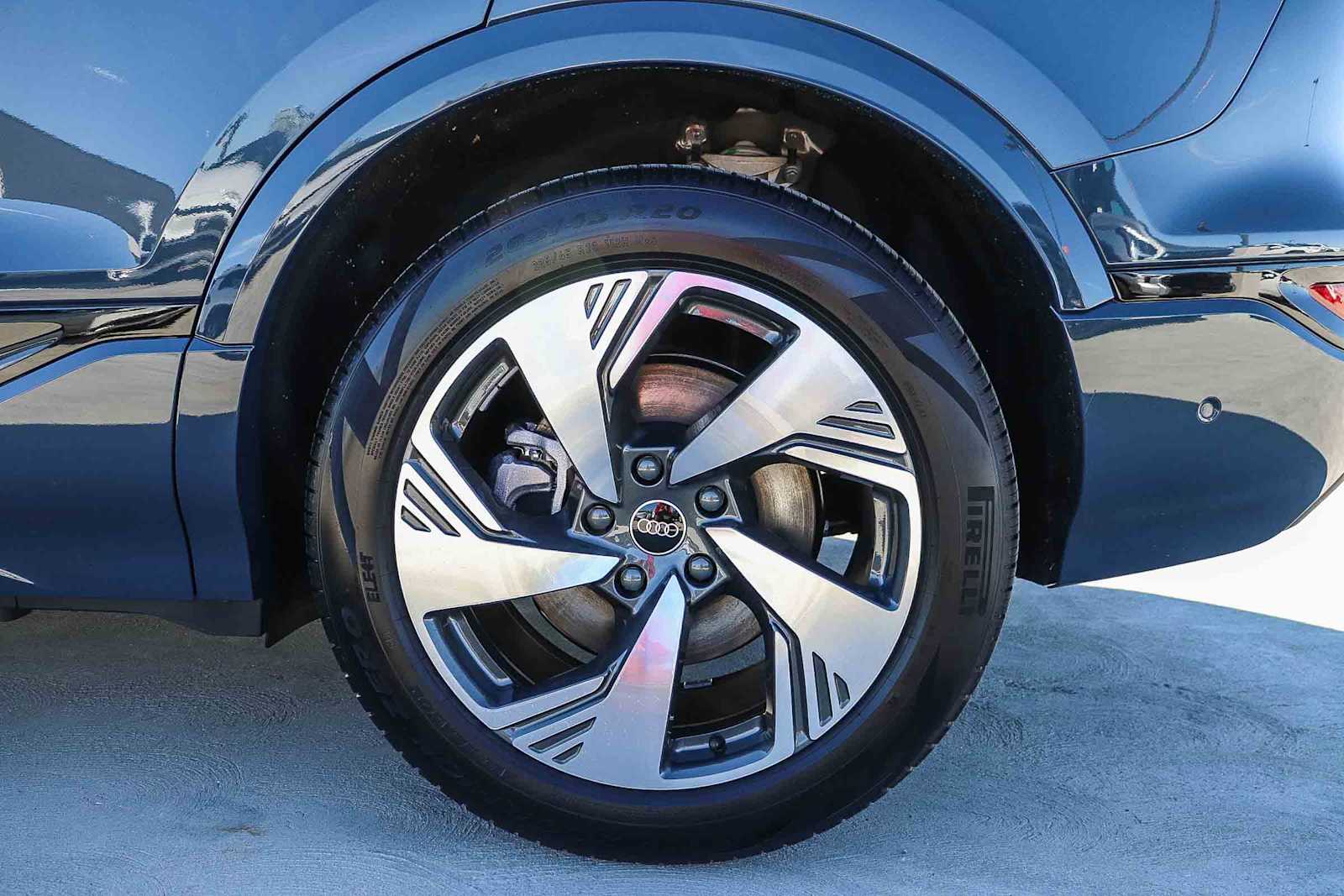 Thumbnail: 2025 Audi Q6 e-tron - 13