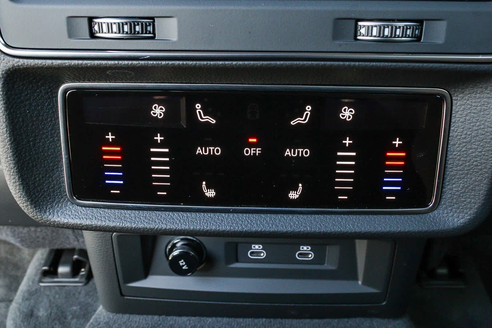 Thumbnail: 2025 Audi RS Q8 - 18