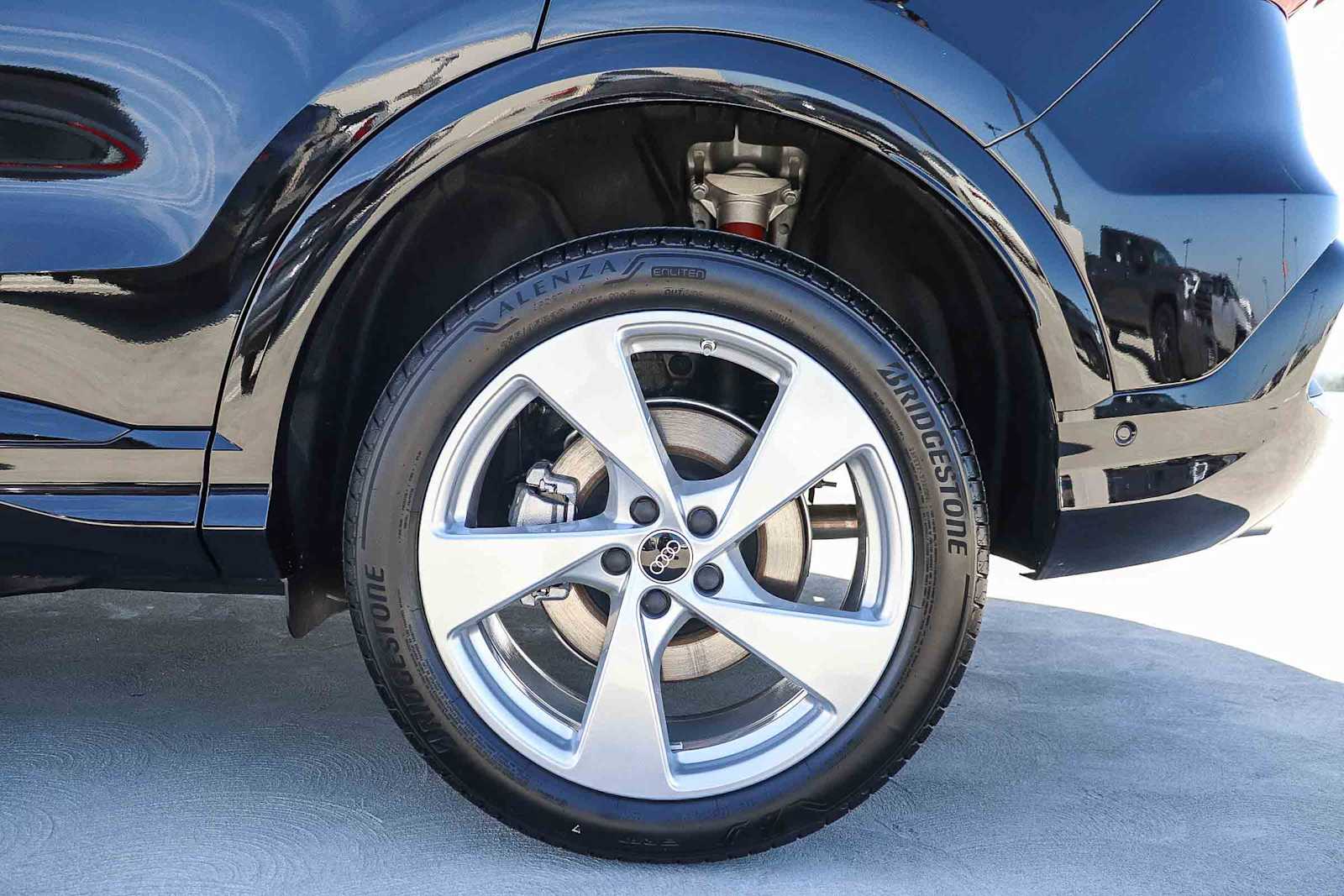 Thumbnail: 2025 Audi Q5 - 13