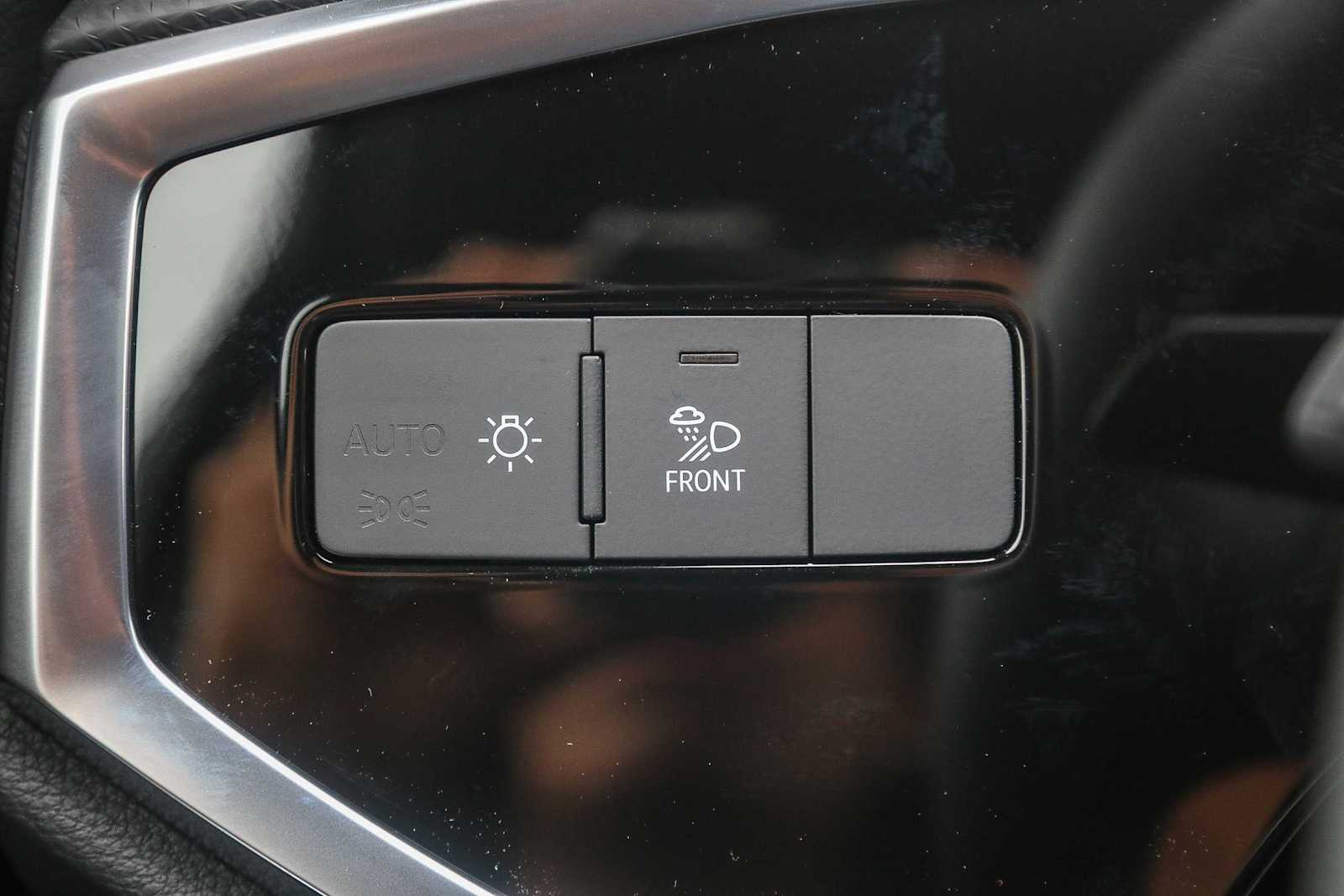 Thumbnail: 2025 Audi Q3 - 36