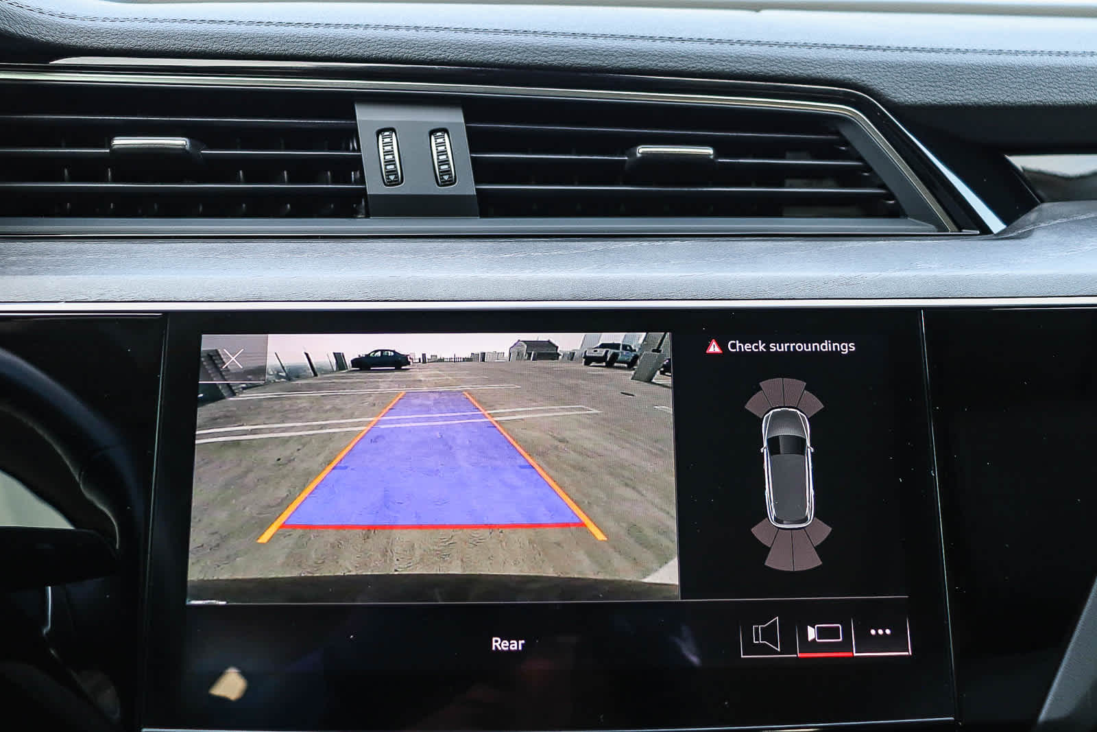 Thumbnail: 2024 Audi Q8 e-tron - 35