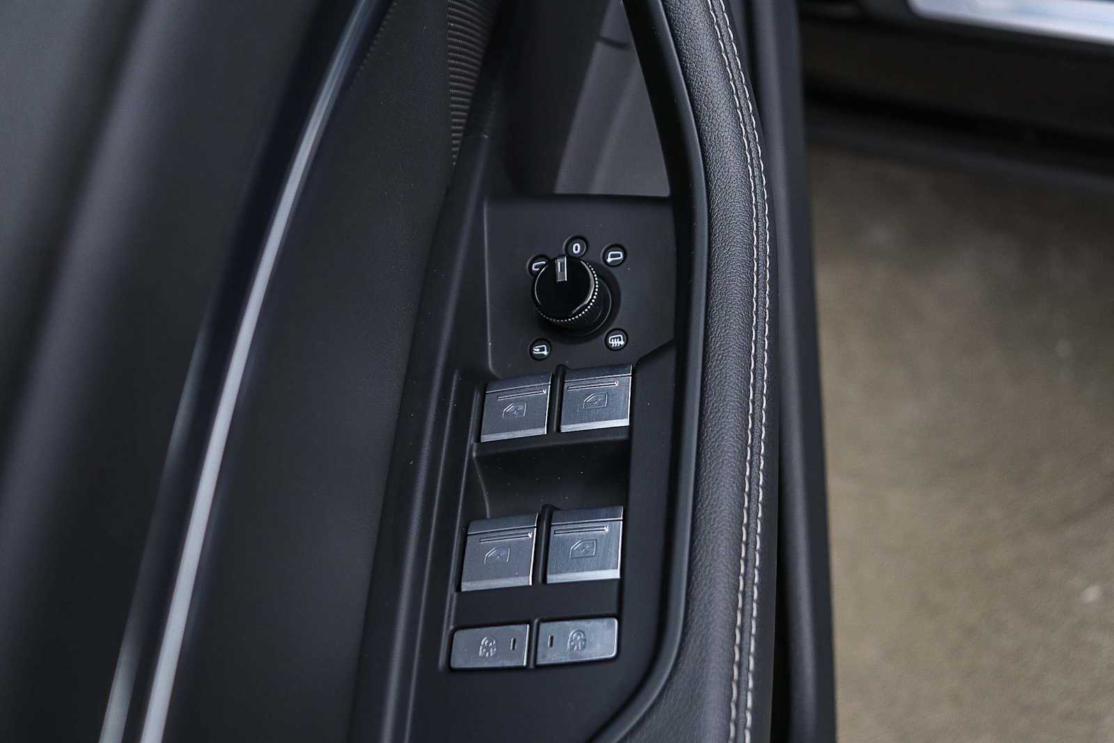 Thumbnail: 2024 Audi Q8 e-tron - 28