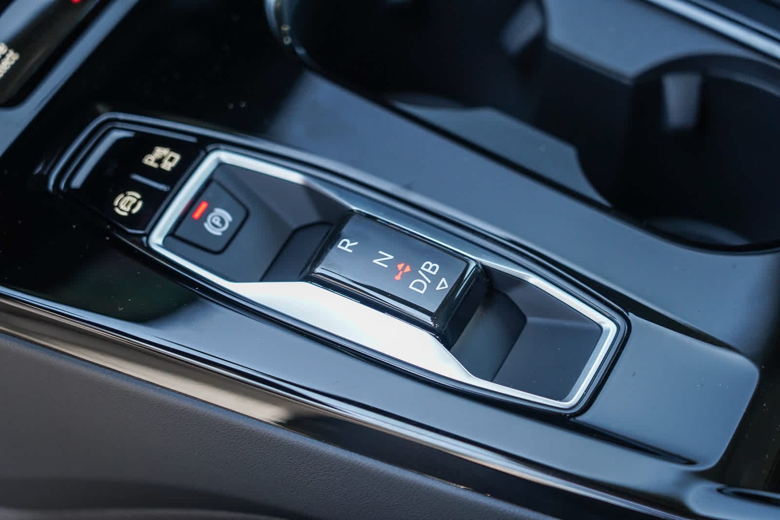 Thumbnail: 2025 Audi Q6 e-tron - 19
