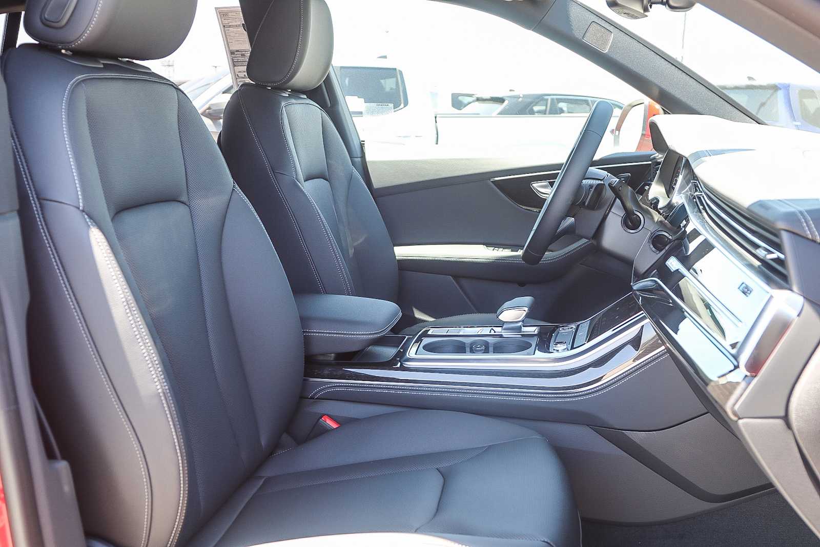 Thumbnail: 2025 Audi Q8 - 17