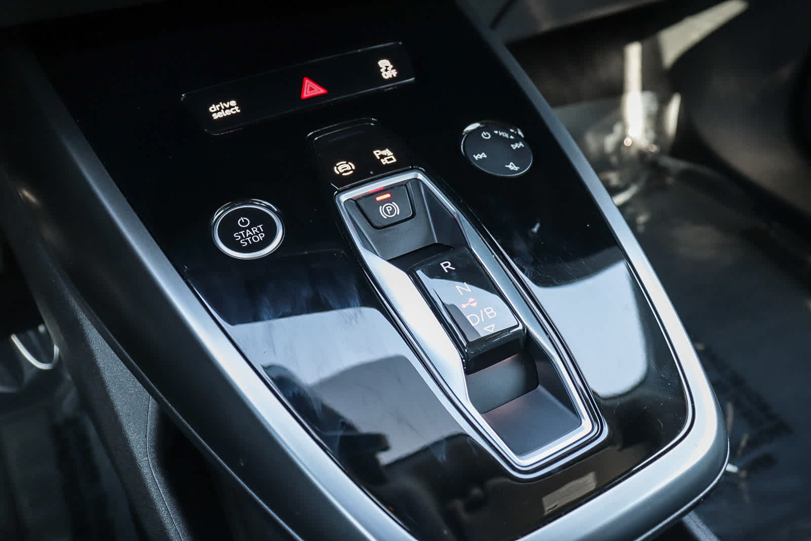 Thumbnail: 2023 Audi Q4 e-tron - 27