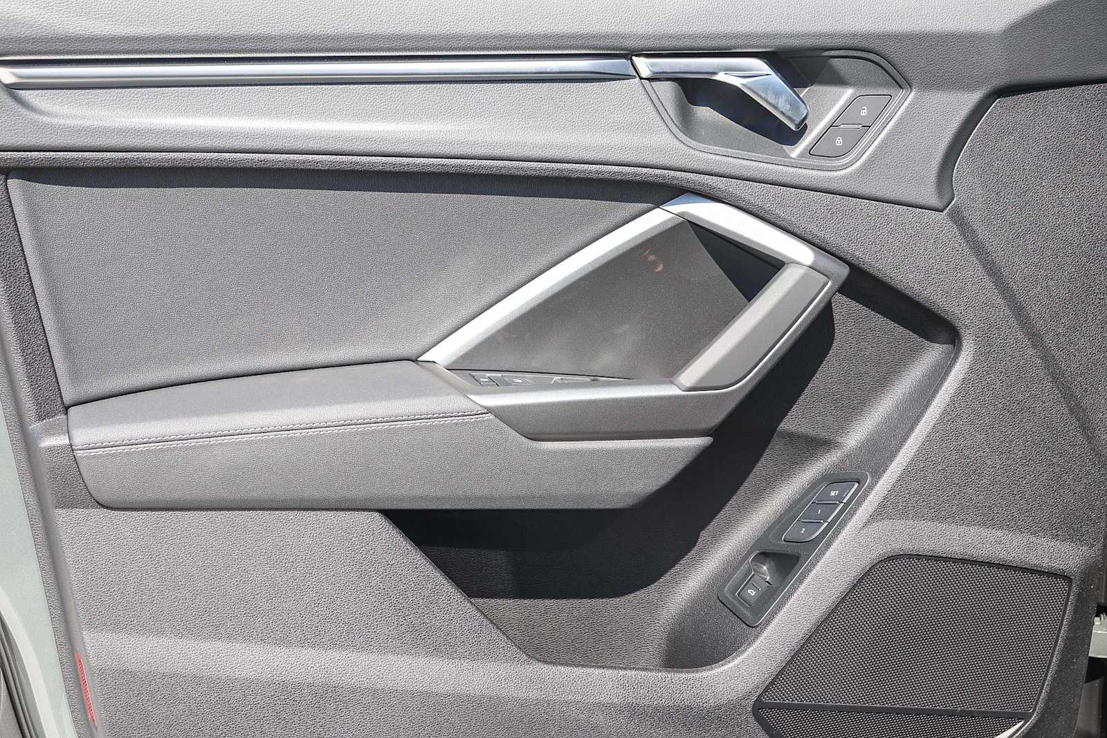 Thumbnail: 2025 Audi Q3 - 24