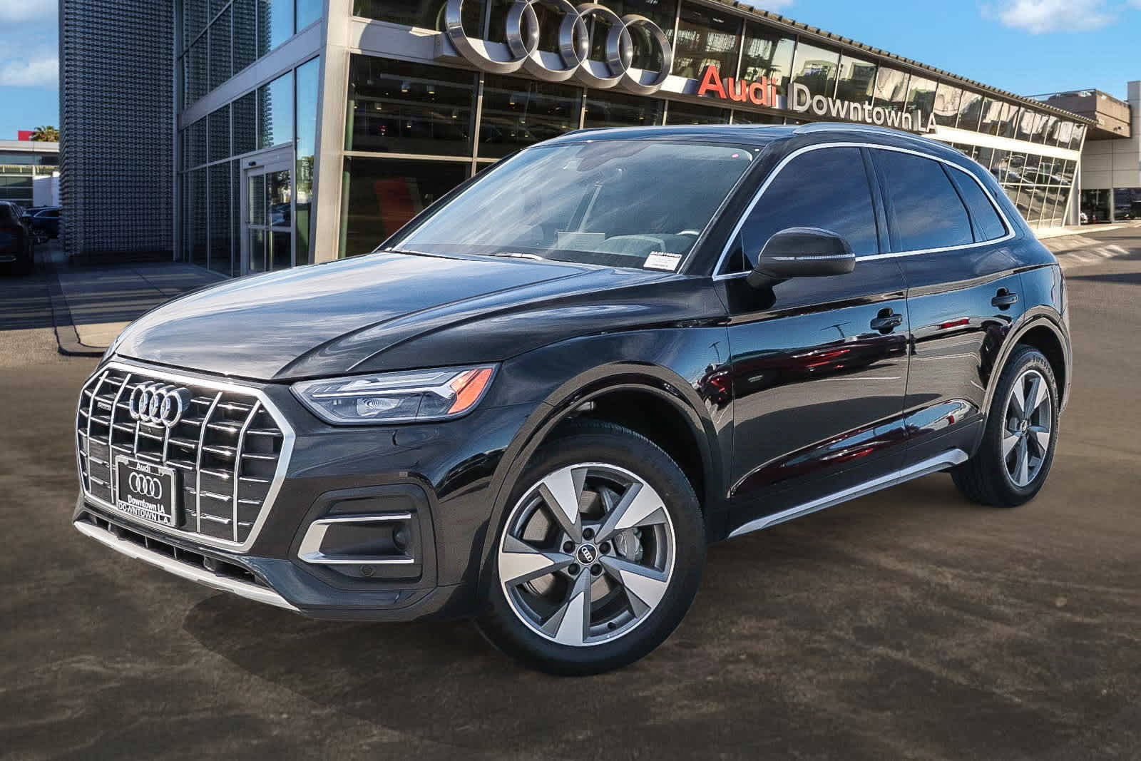 Thumbnail: 2023 Audi Q5 - 1