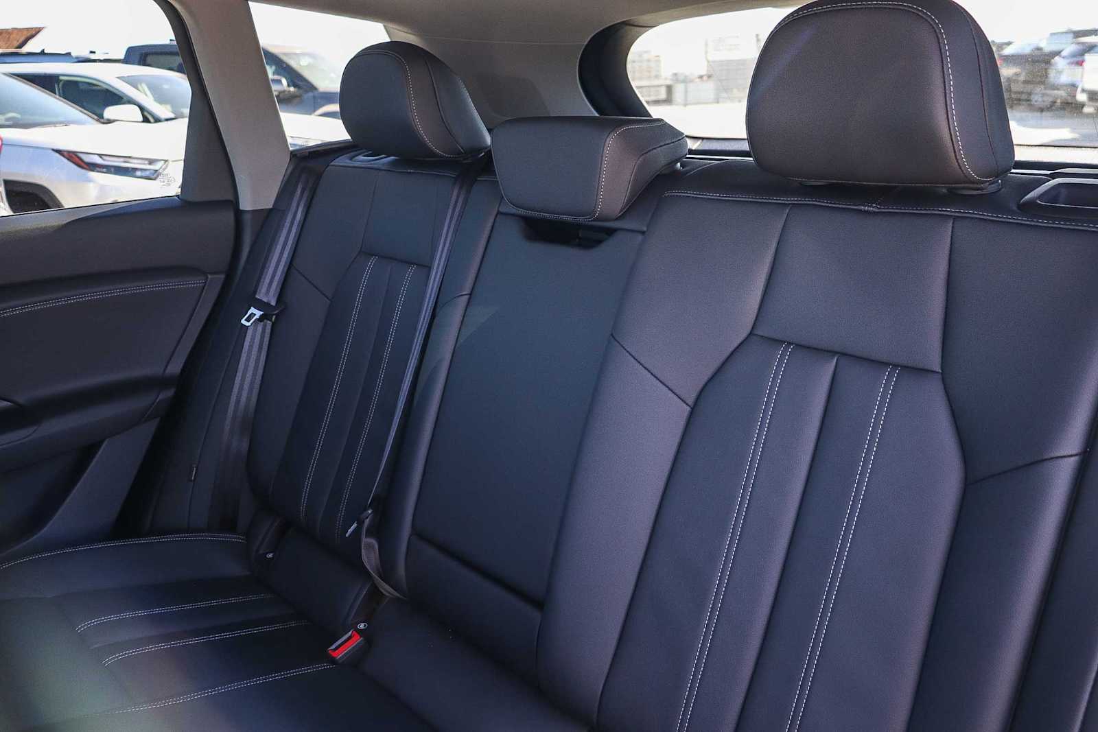 Thumbnail: 2025 Audi Q6 e-tron - 22