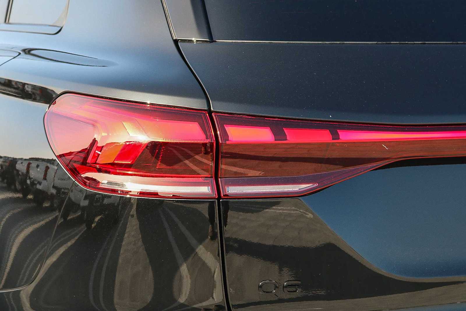 Thumbnail: 2025 Audi Q6 e-tron - 10