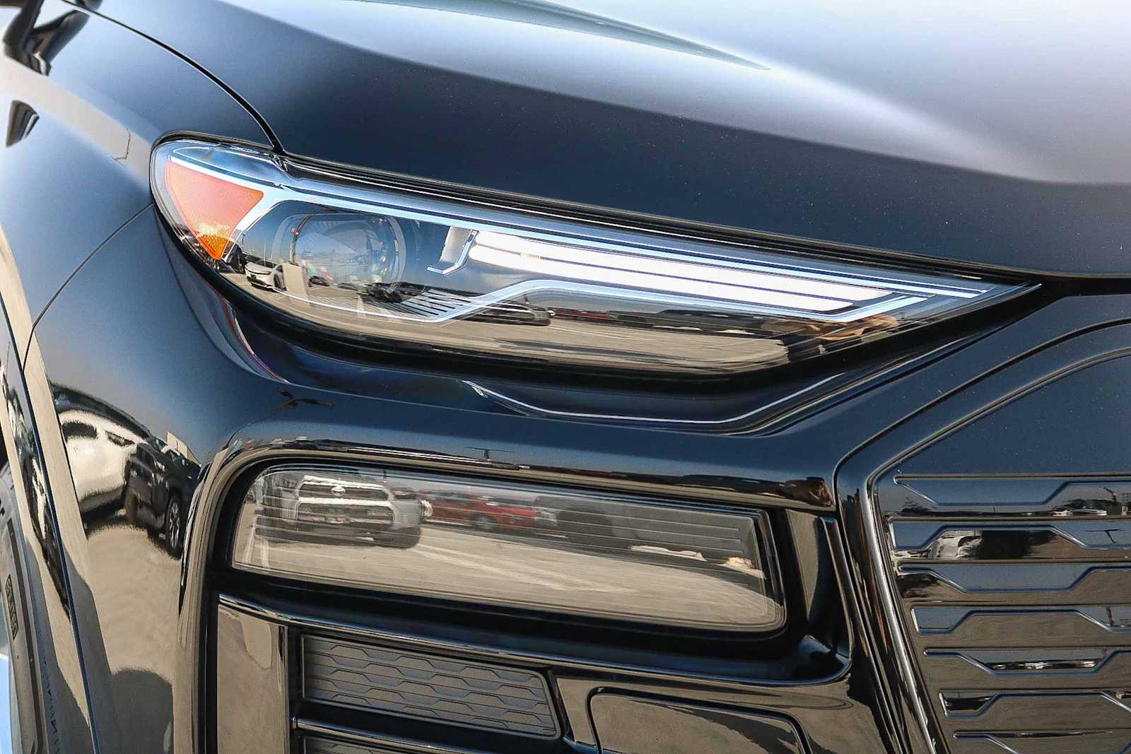 Thumbnail: 2025 Audi Q6 e-tron - 4