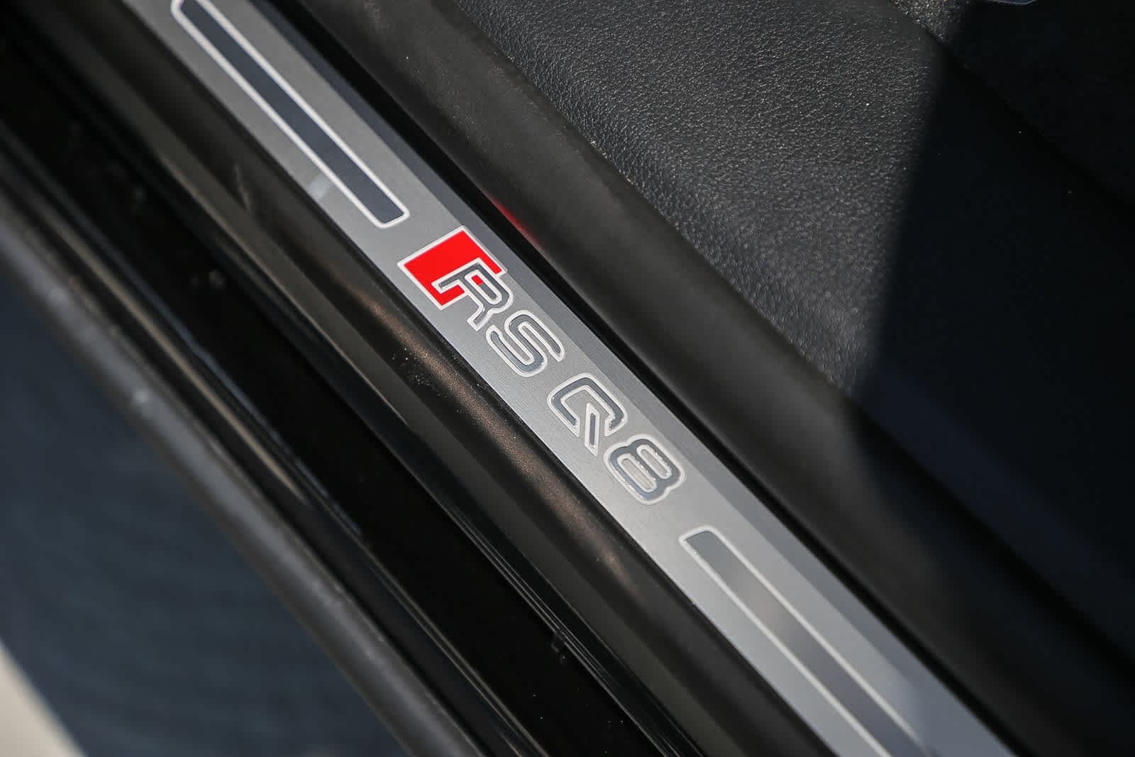 Thumbnail: 2025 Audi RS Q8 - 25