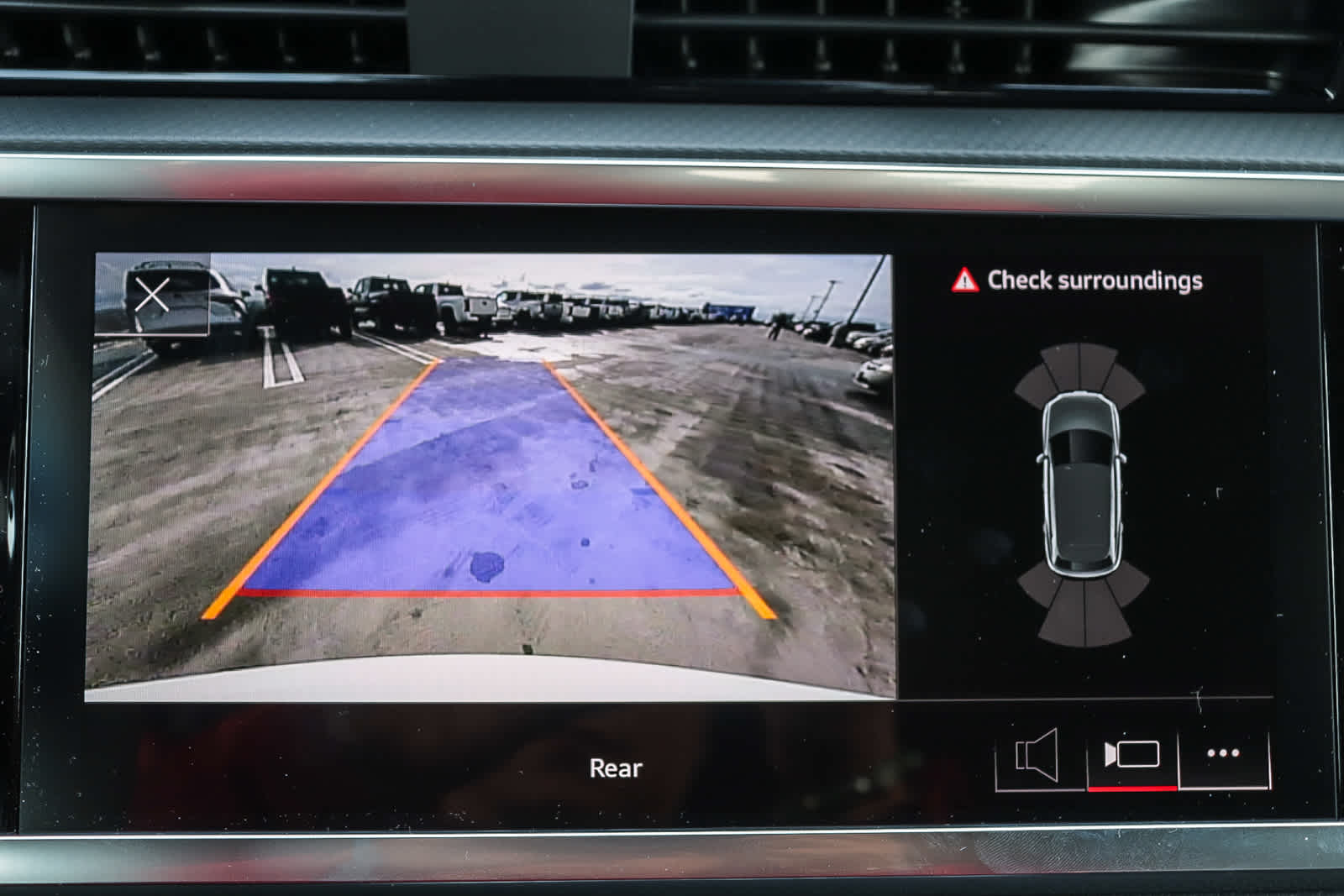 Thumbnail: 2025 Audi Q3 - 33