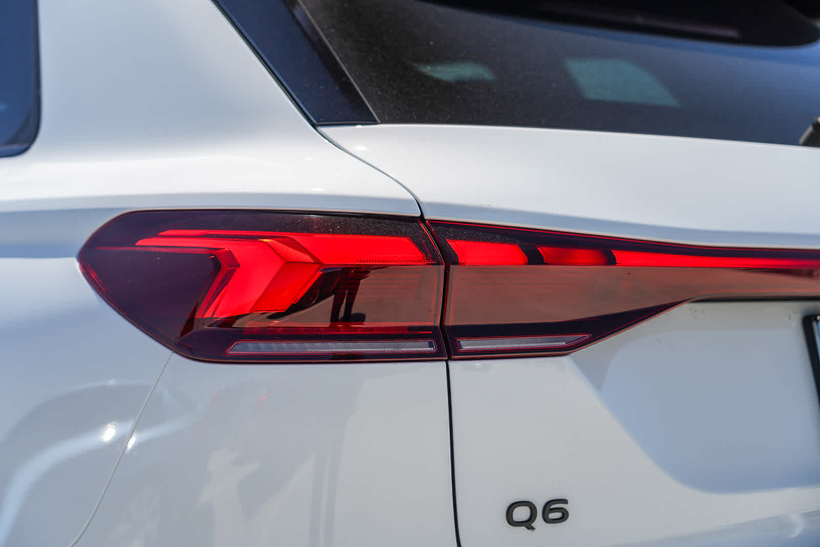 Thumbnail: 2025 Audi Q6 e-tron - 9