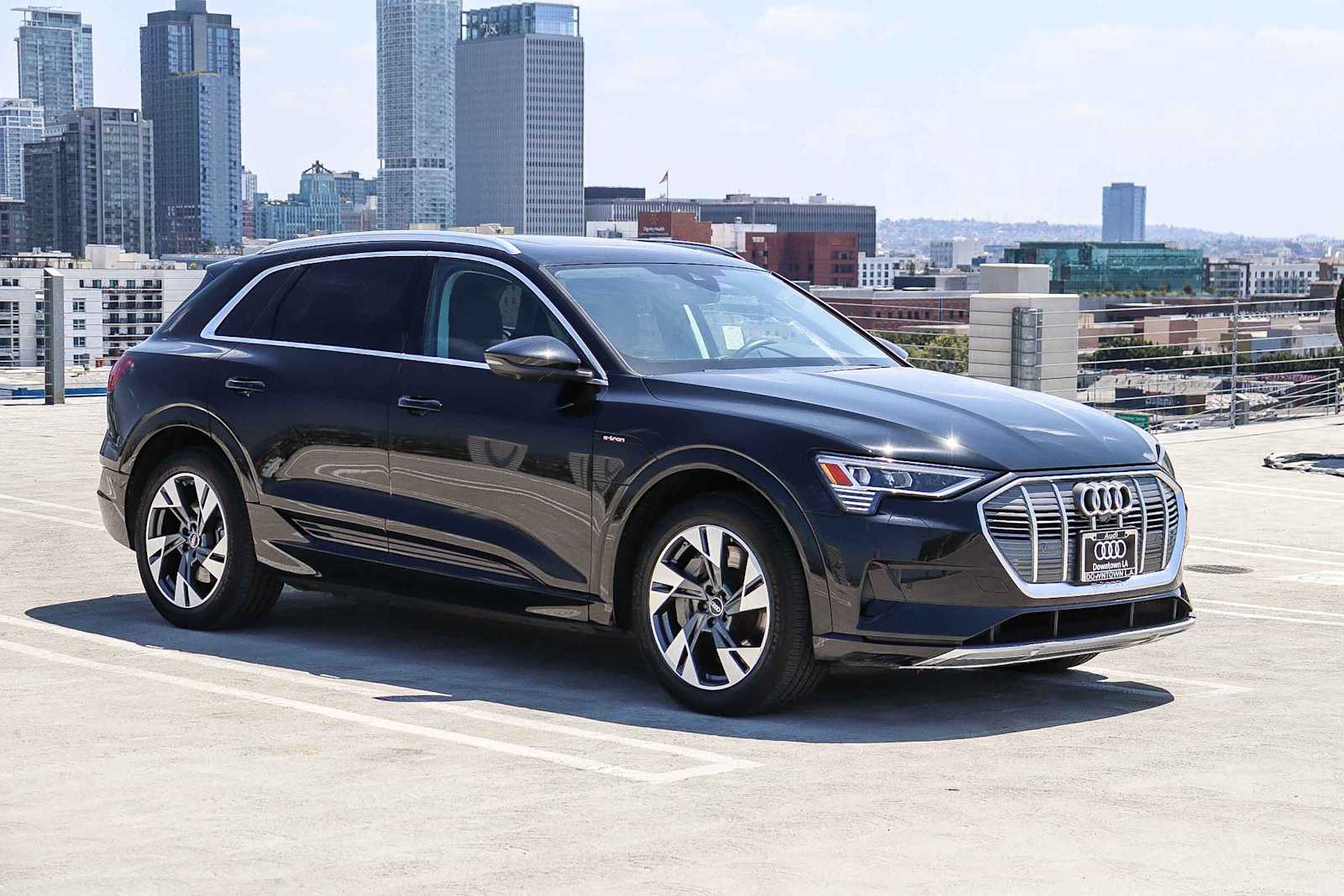 Thumbnail: 2023 Audi e-tron - 3