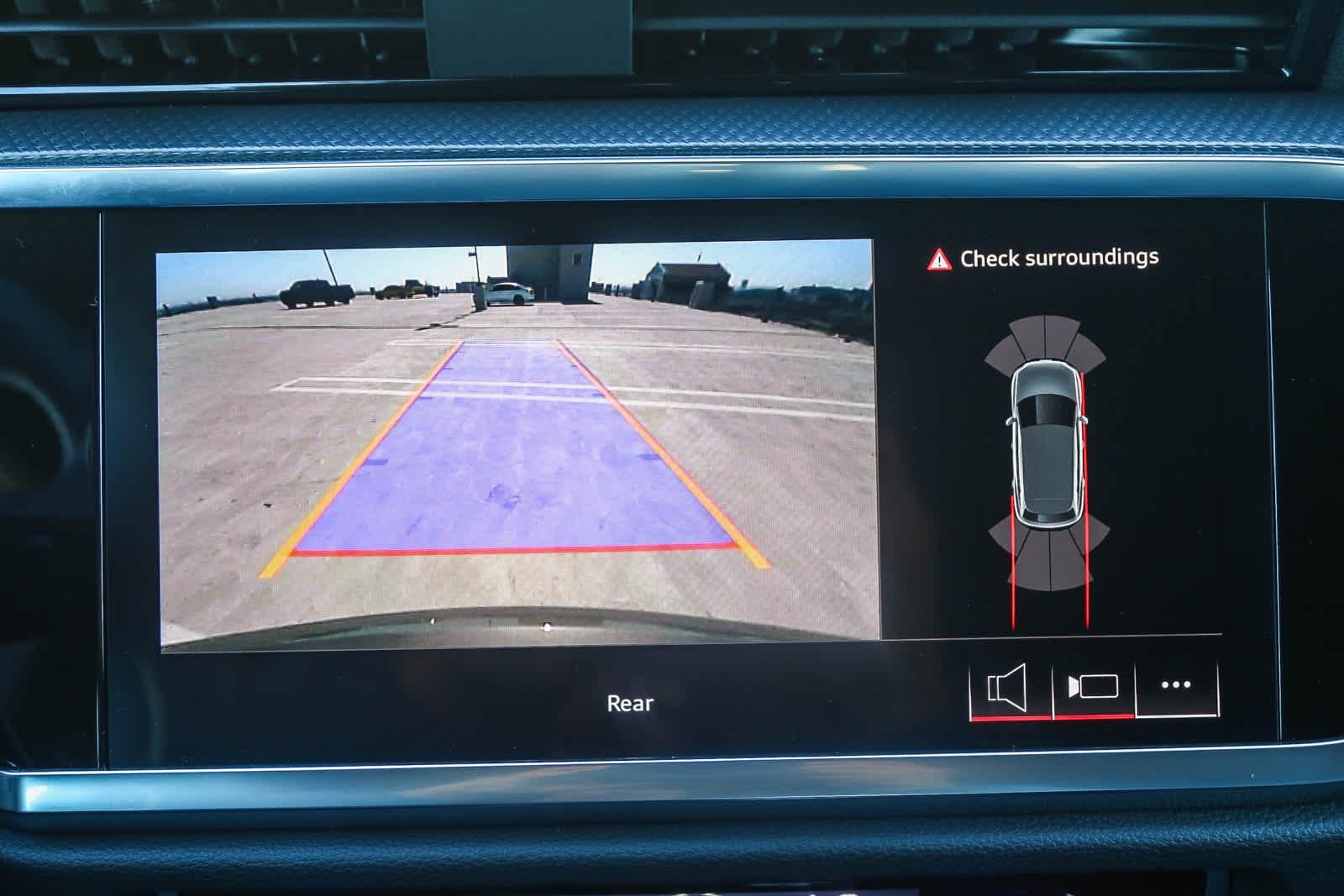 Thumbnail: 2025 Audi Q3 - 42