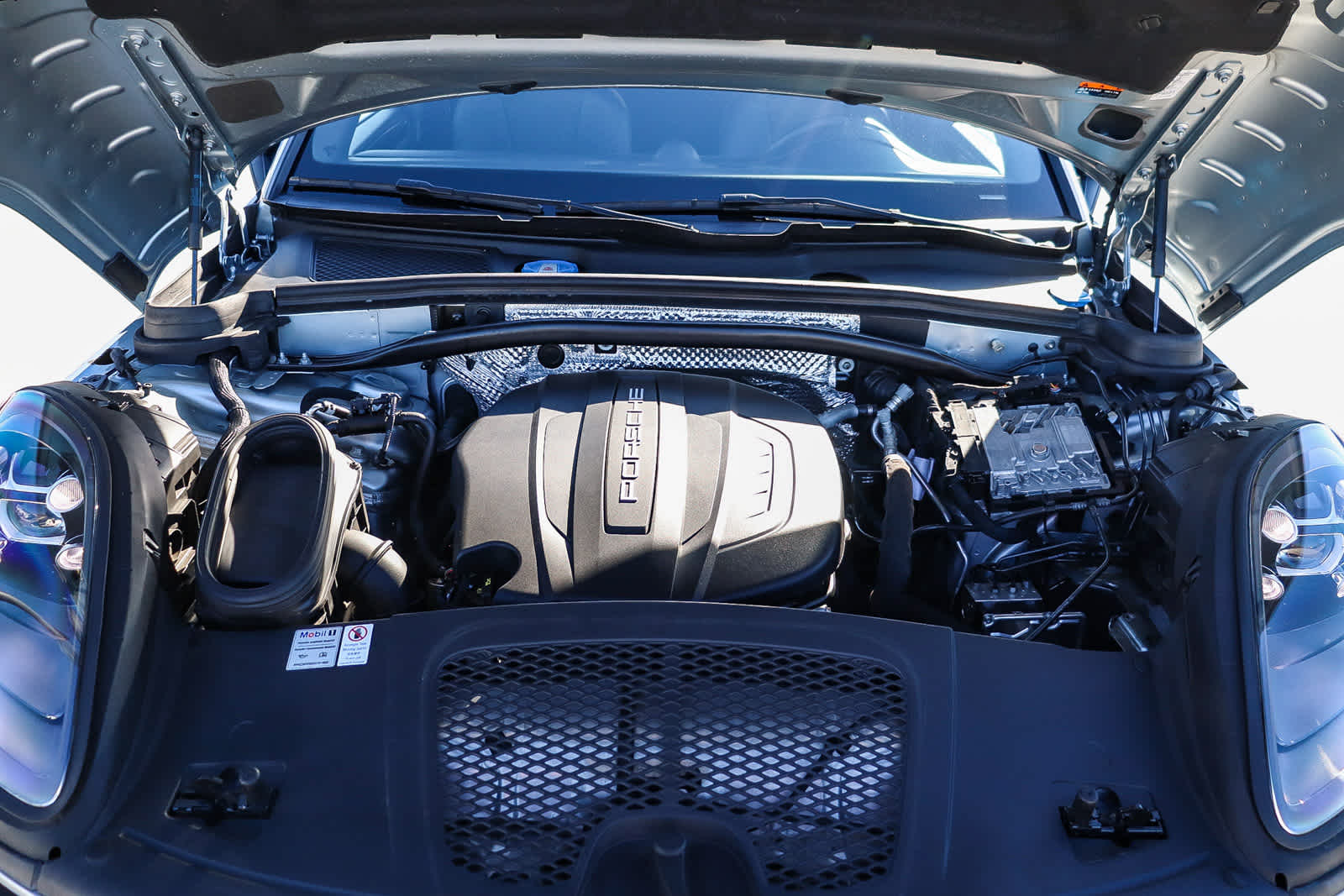 Thumbnail: 2020 Porsche Macan - 38