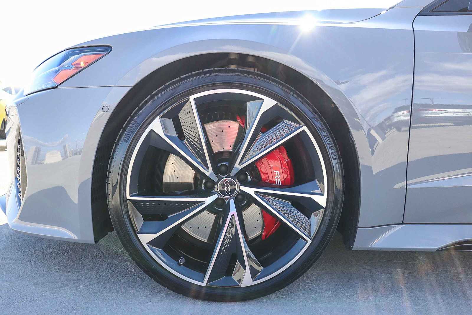 Thumbnail: 2023 Audi RS 7 - 14