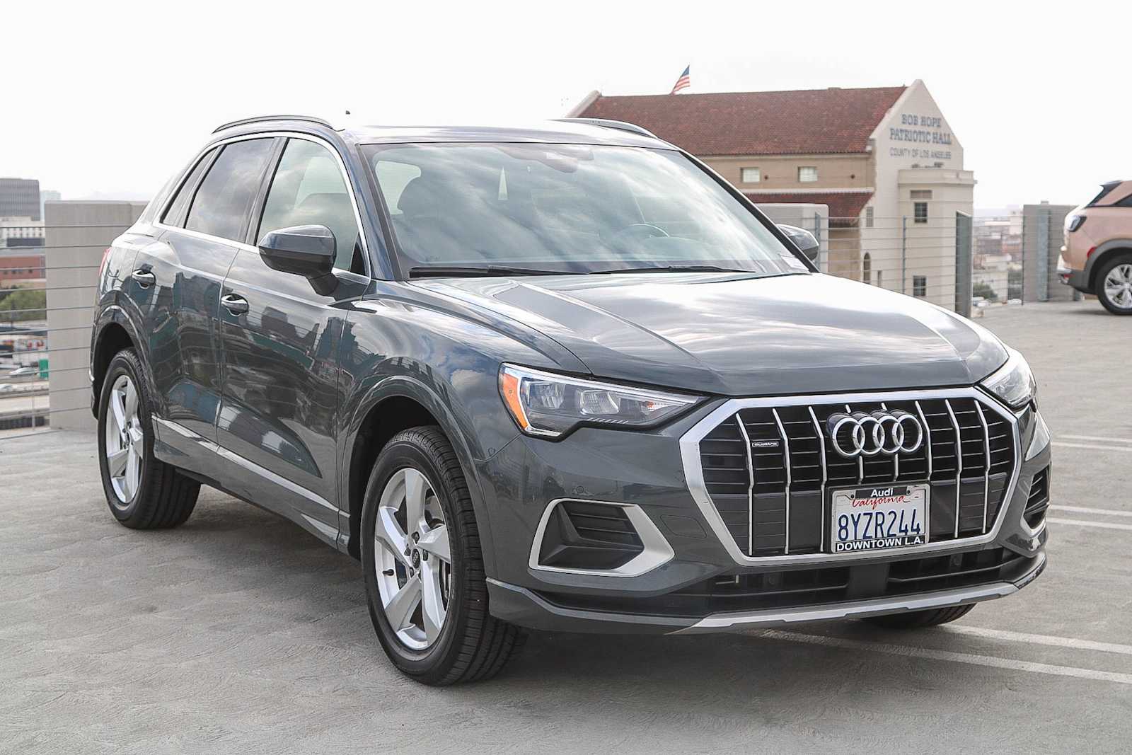 2022 Audi Q3 40 TFSI Premium photo 3