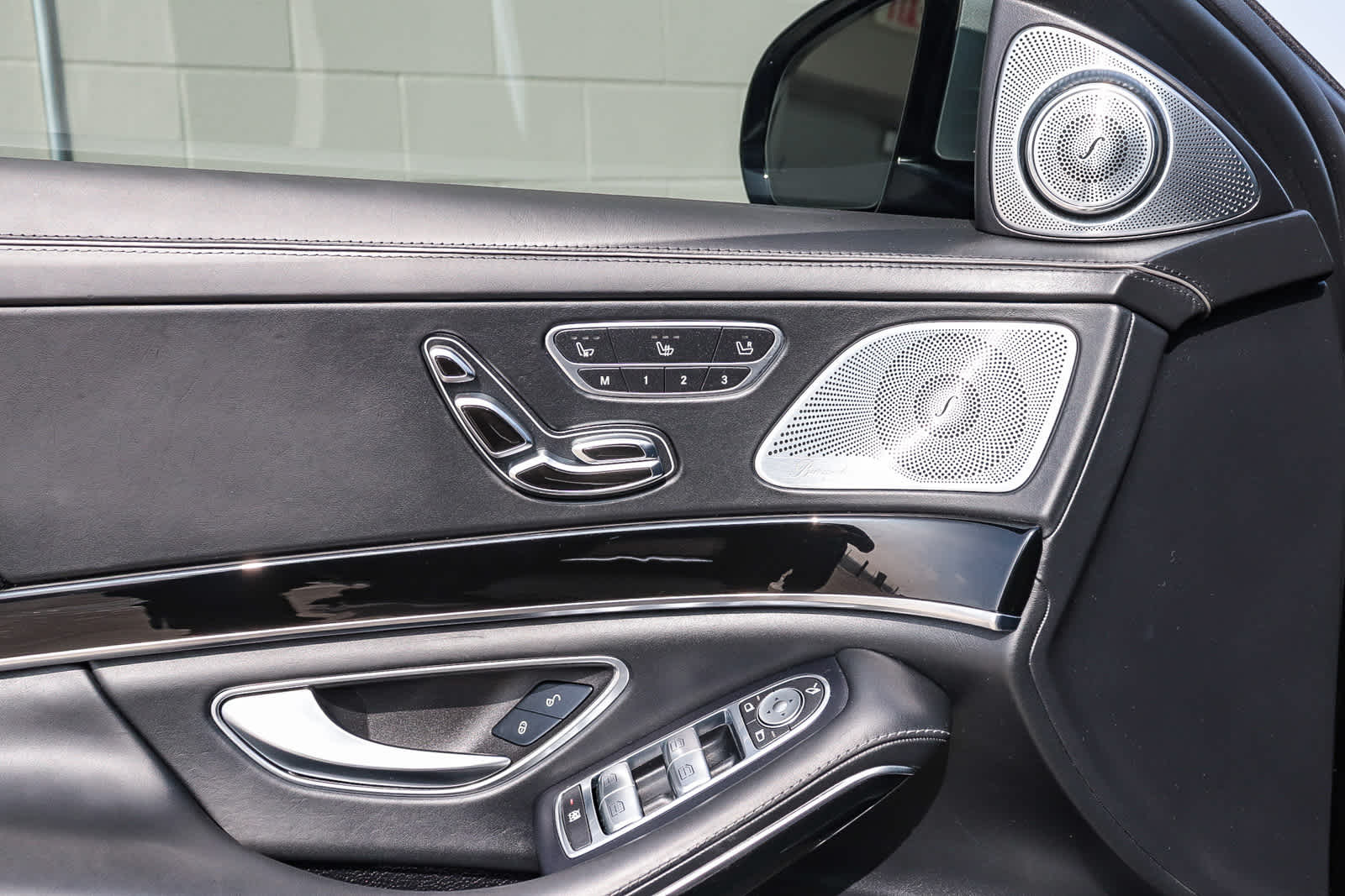 Thumbnail: 2016 Mercedes-Benz S-Class - 38