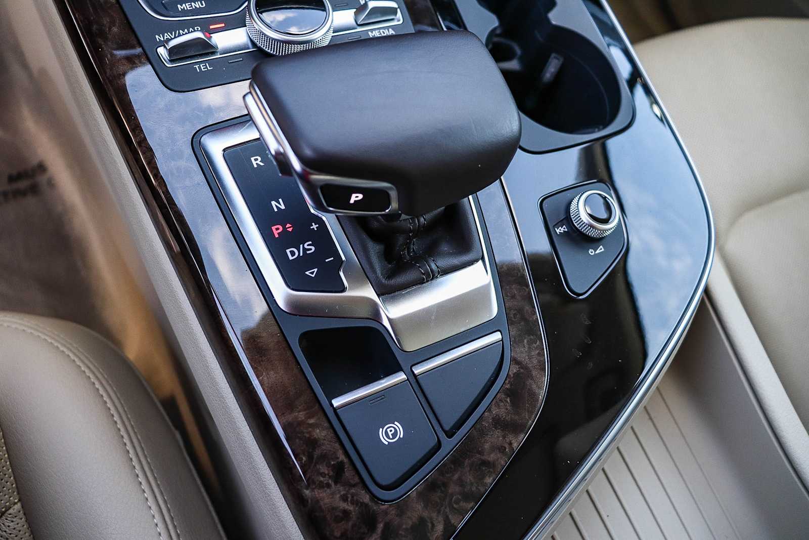 Thumbnail: 2017 Audi Q7 - 26