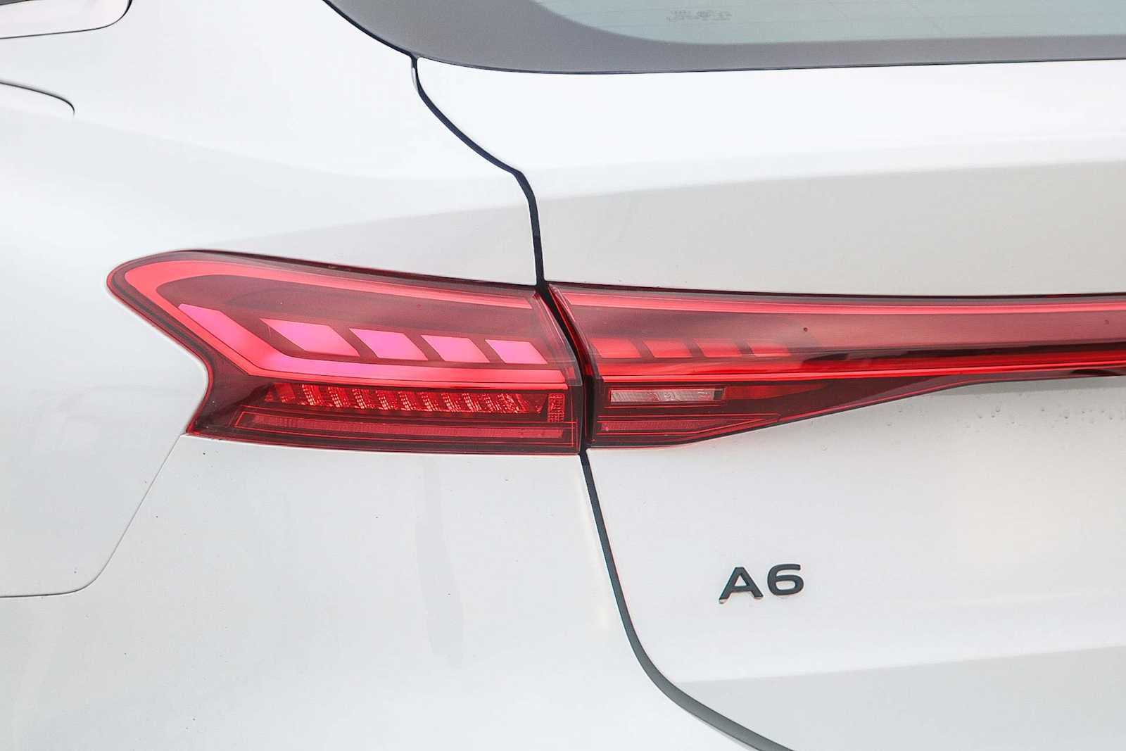 Thumbnail: 2025 Audi e-tron - 9