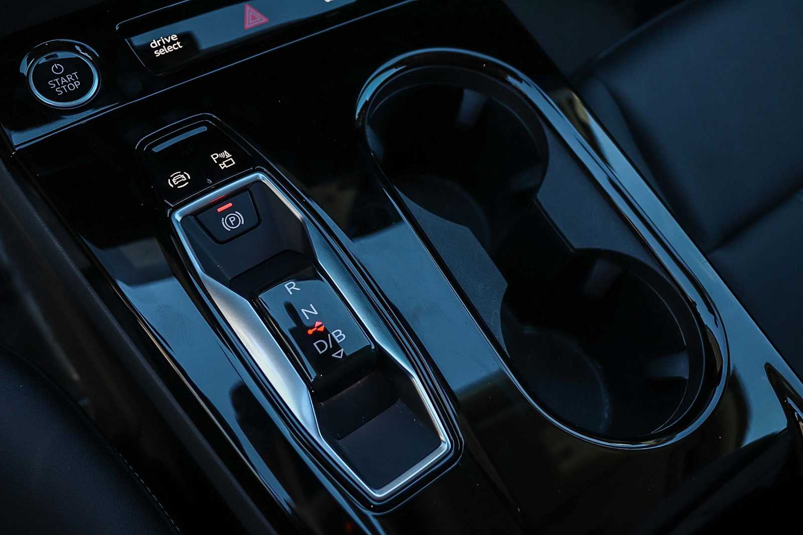 Thumbnail: 2025 Audi Q6 e-tron - 23