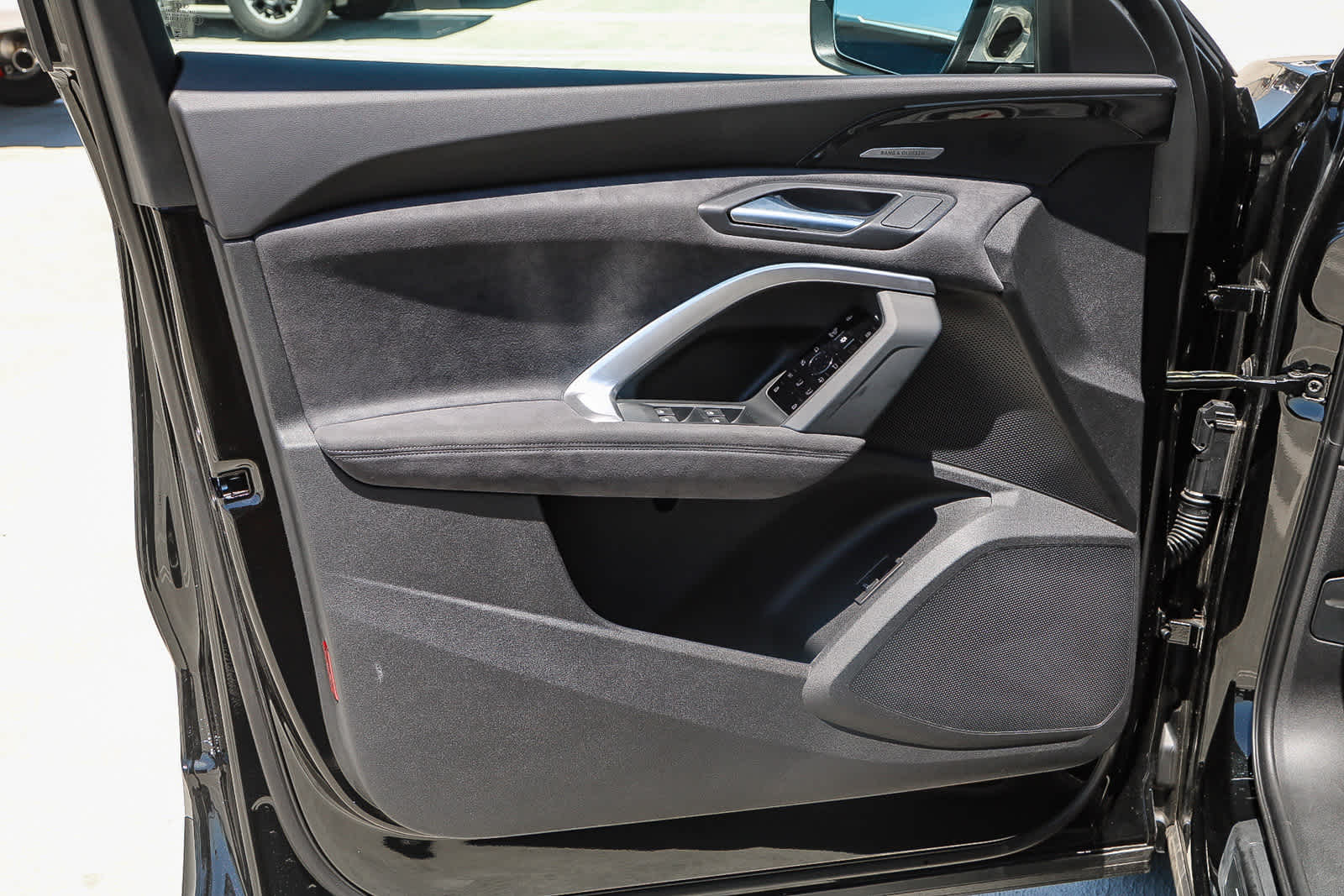 Thumbnail: 2025 Audi SQ5 - 22