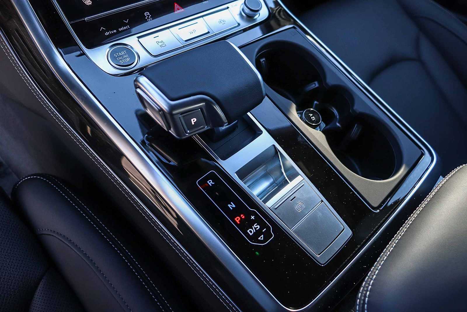 Thumbnail: 2026 Audi Q8 - 25